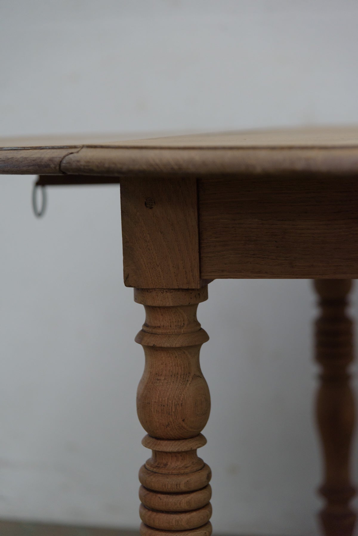 #9929 butterfly table