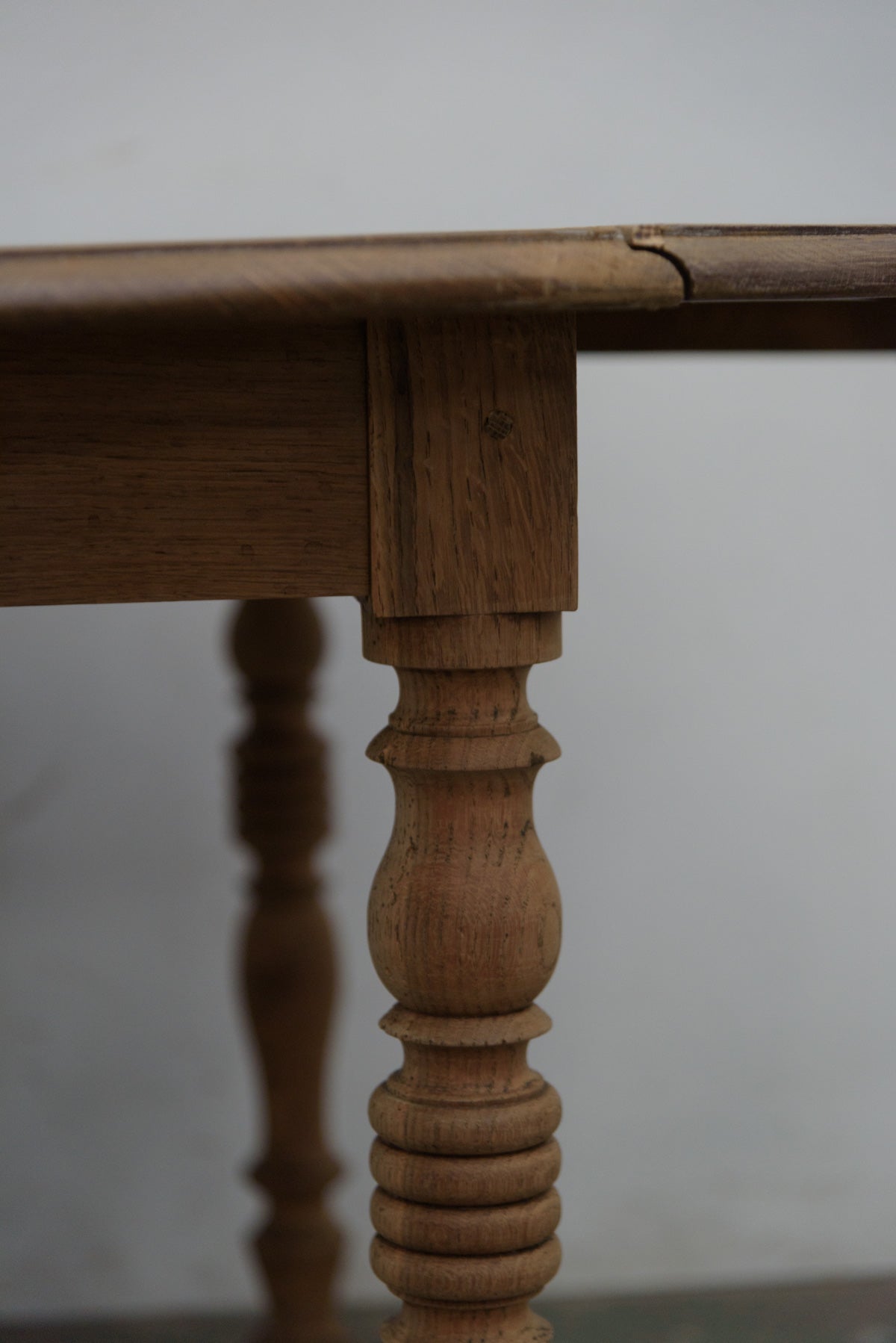 #9929 butterfly table