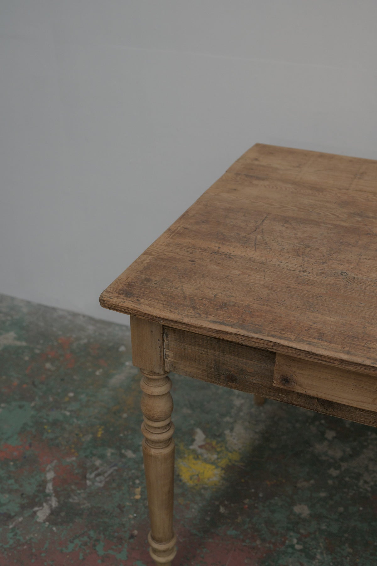 #0437 table