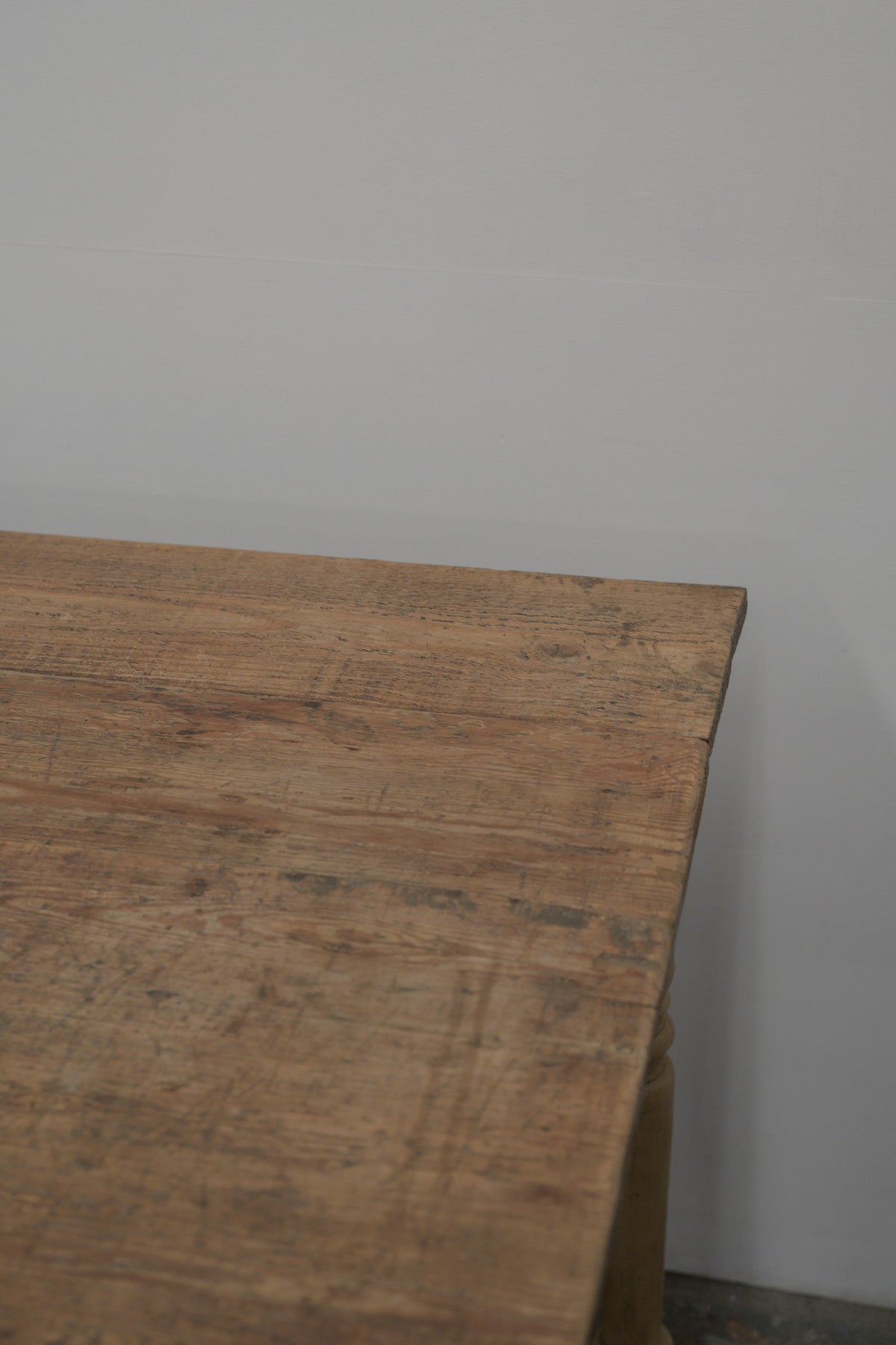 #0437 table