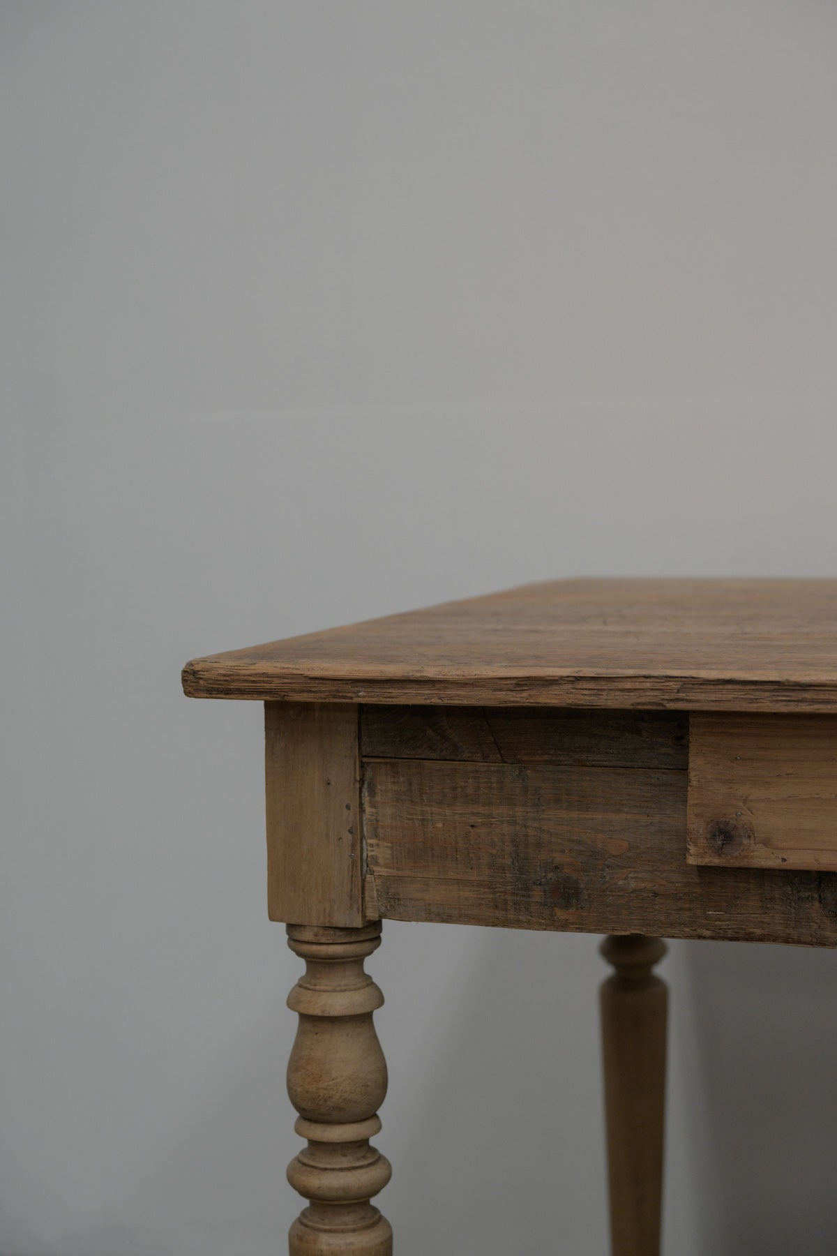 #0437 table