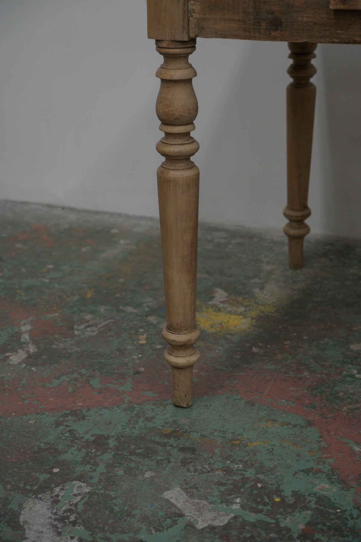 #0437 table