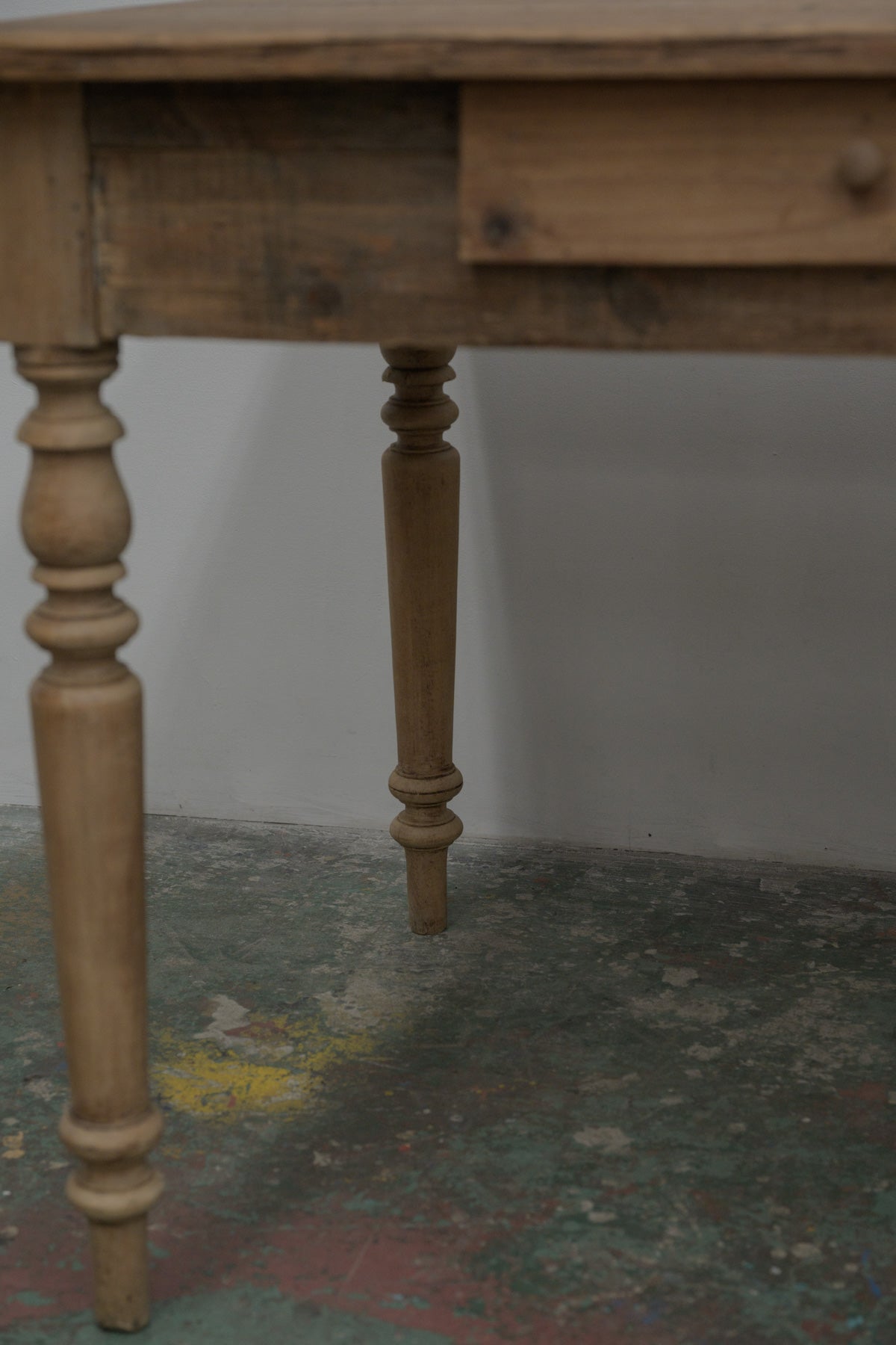 #0437 table