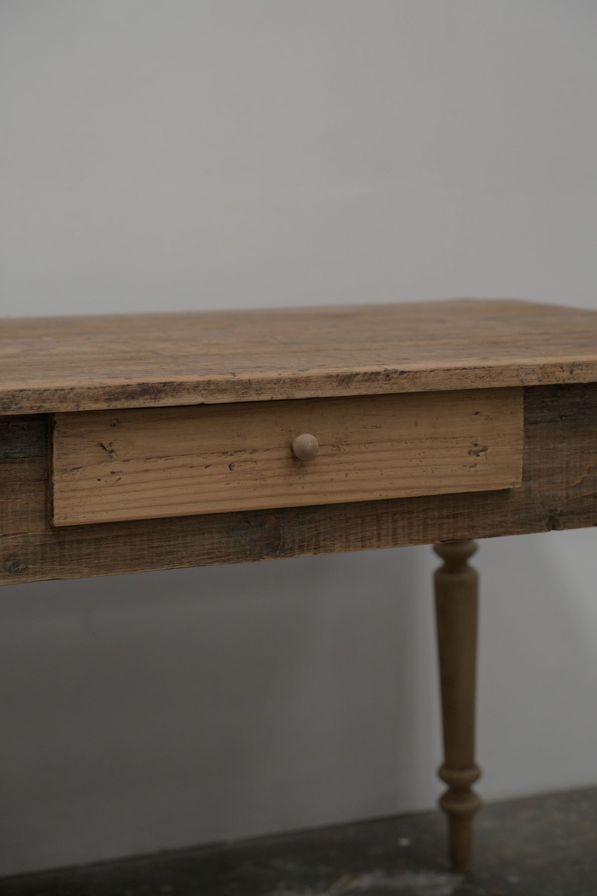 #0437 table
