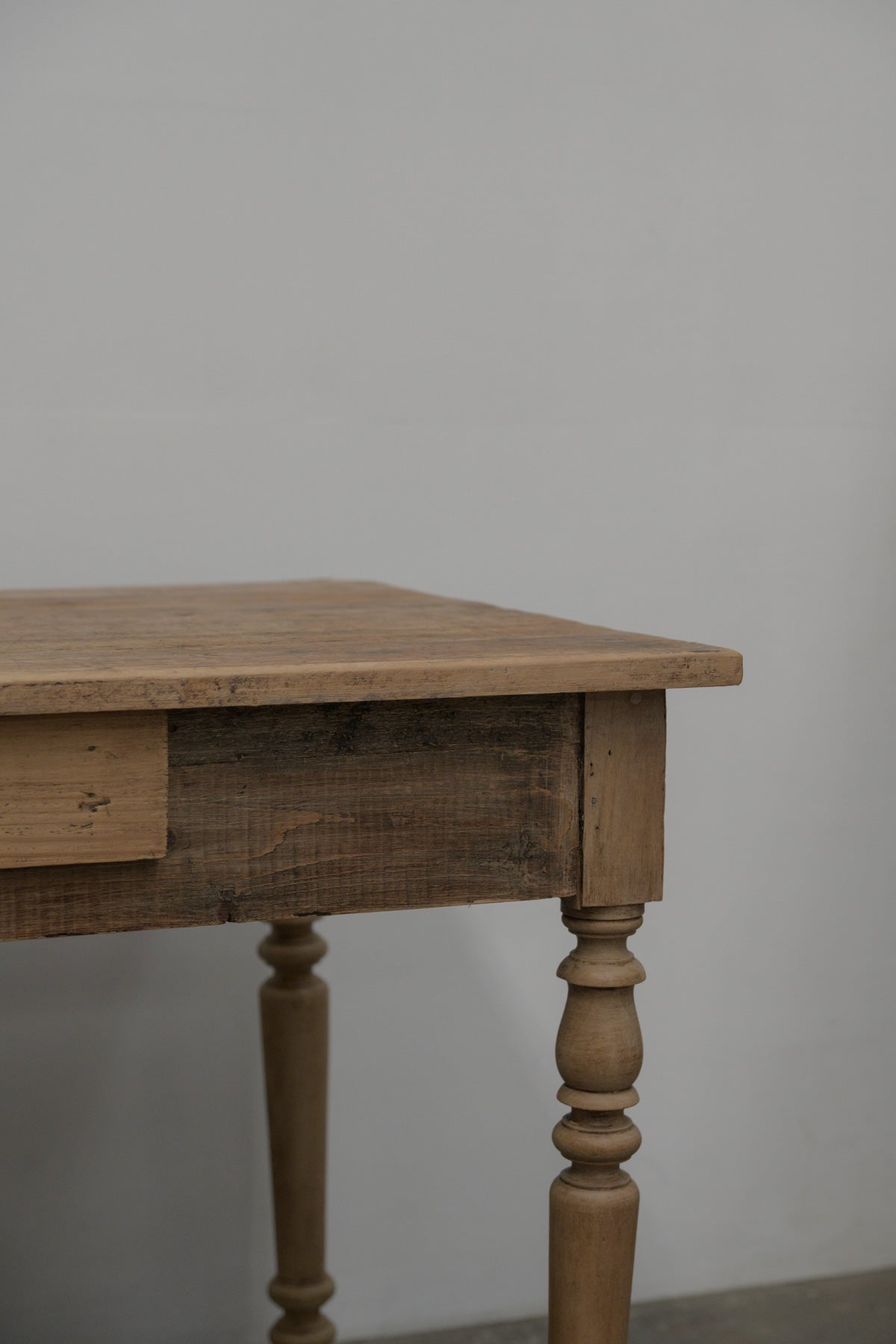 #0437 table