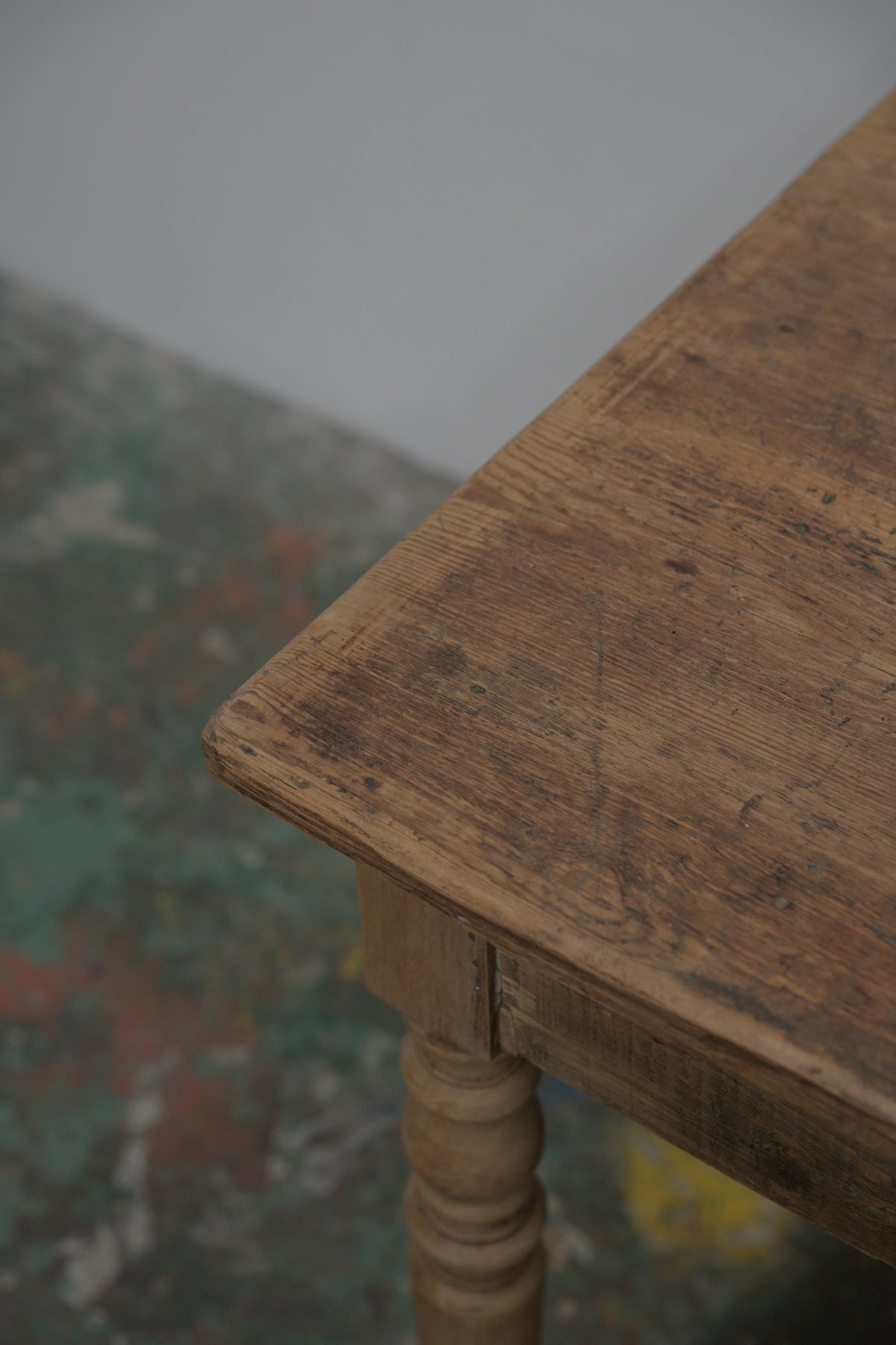 #0437 table