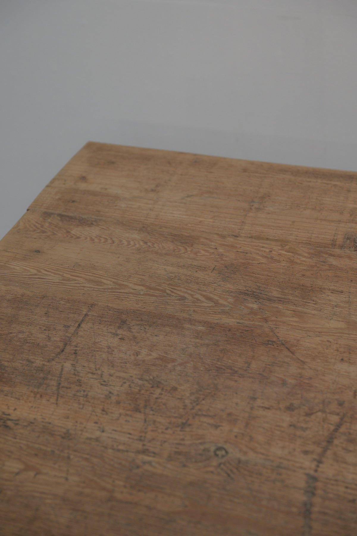 #0437 table