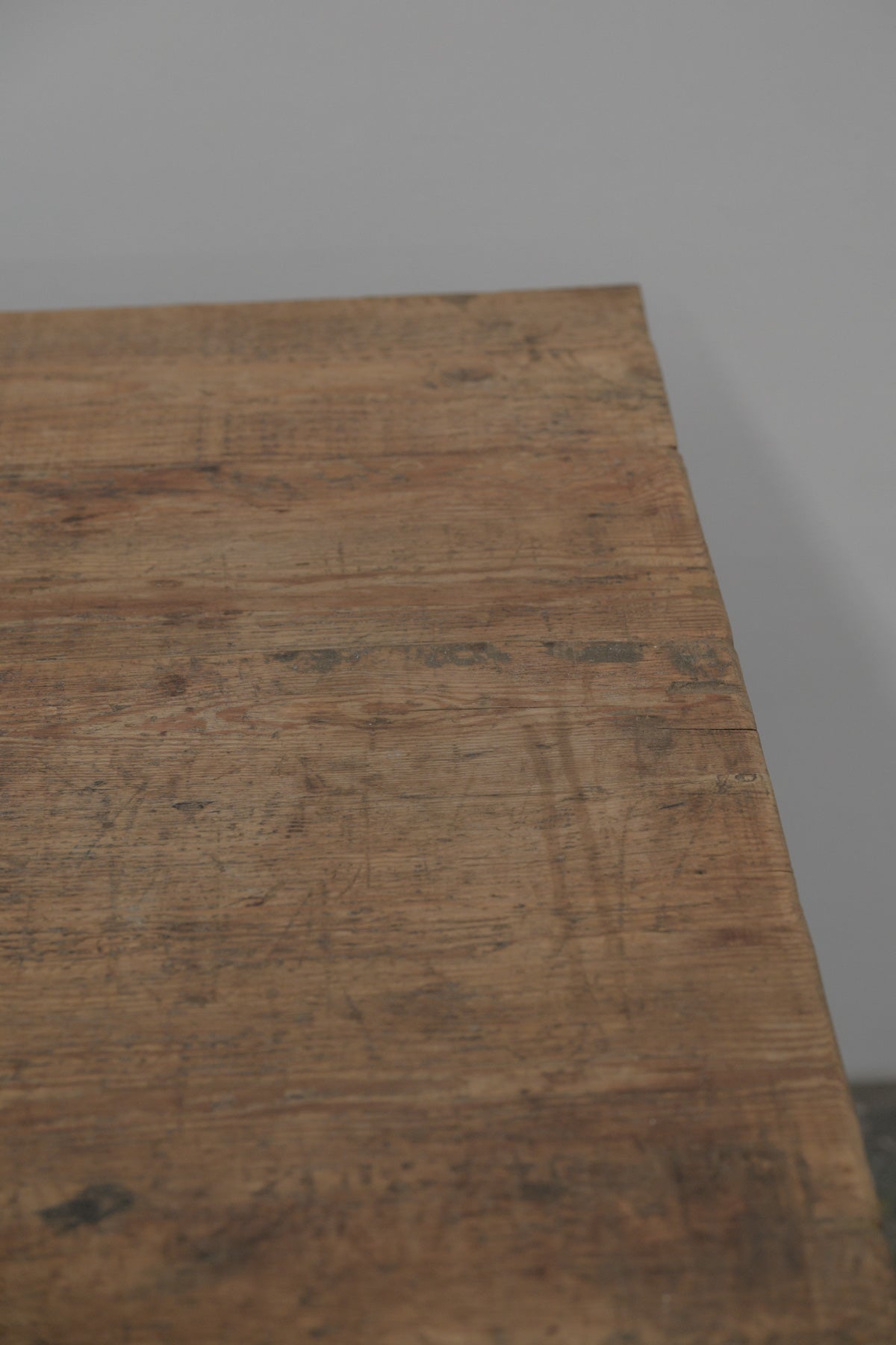 #0437 table