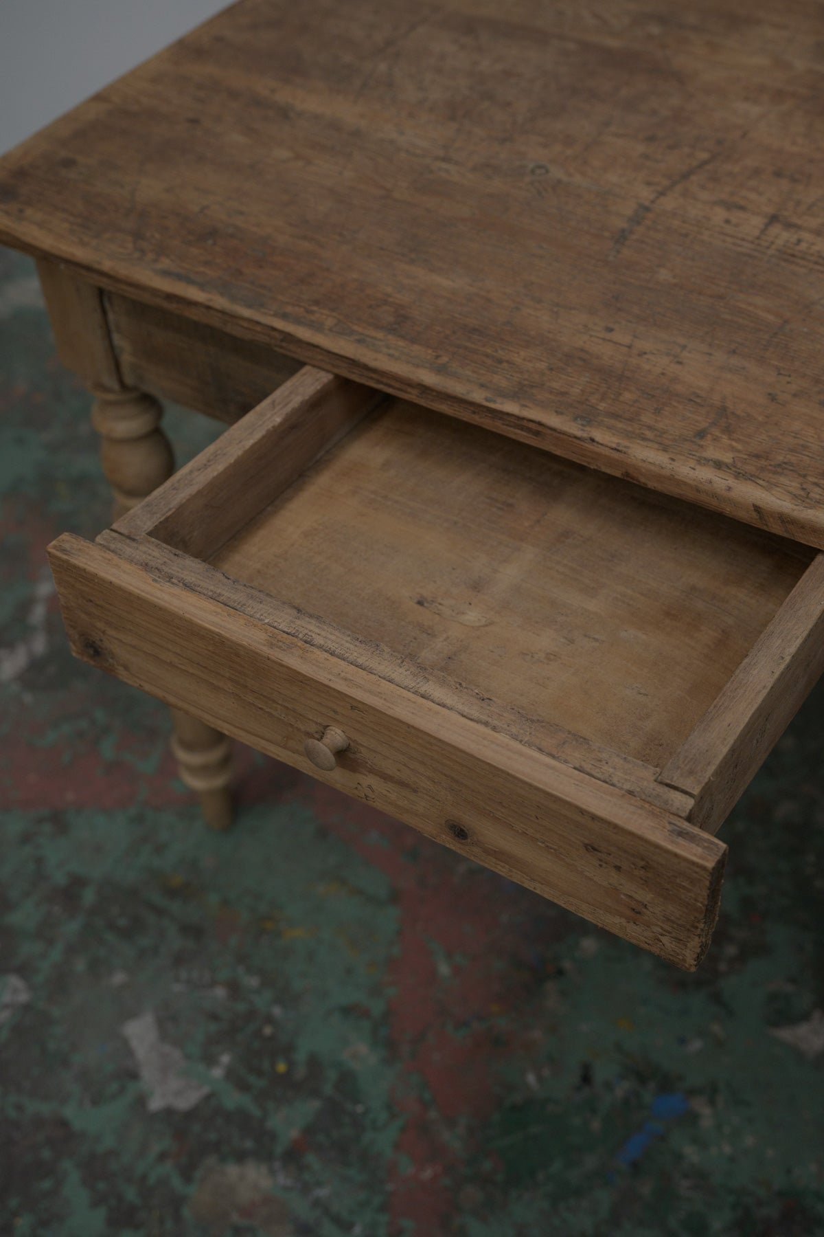 #0437 table