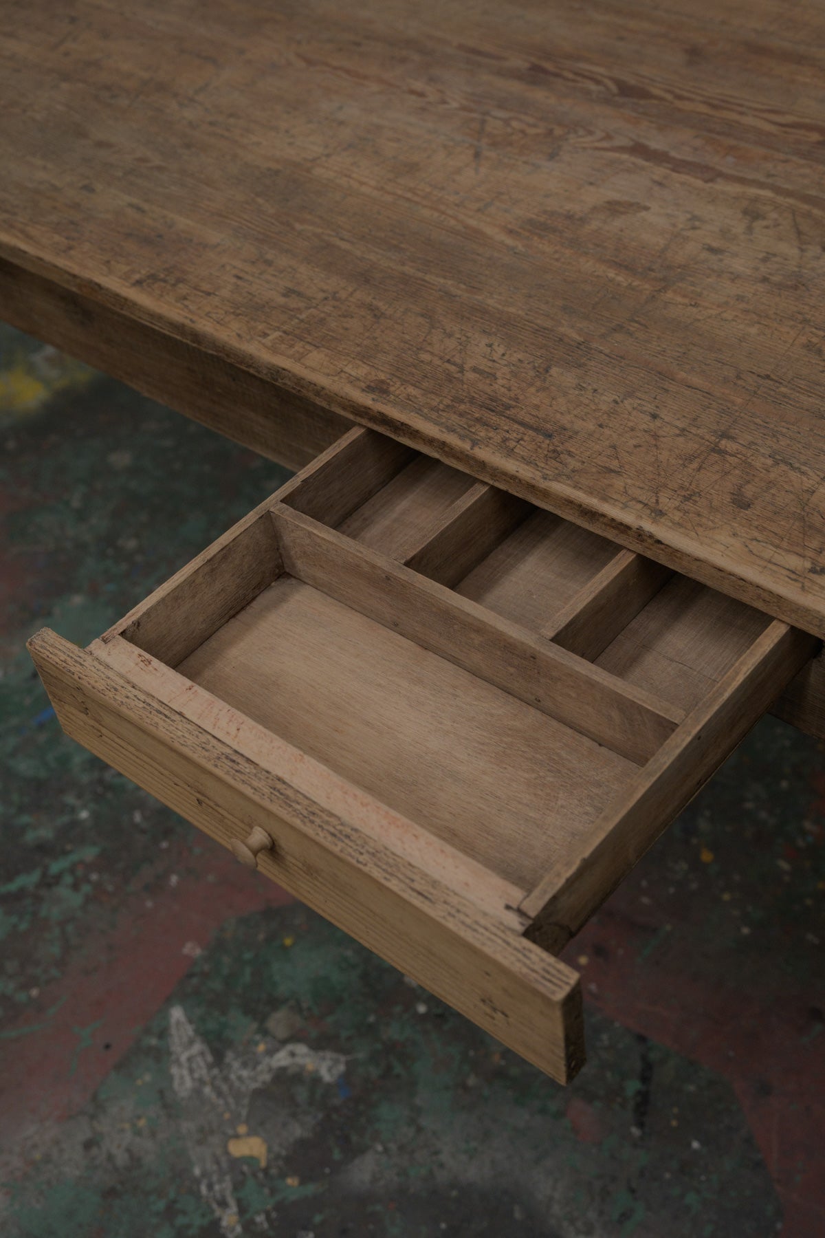 #0437 table