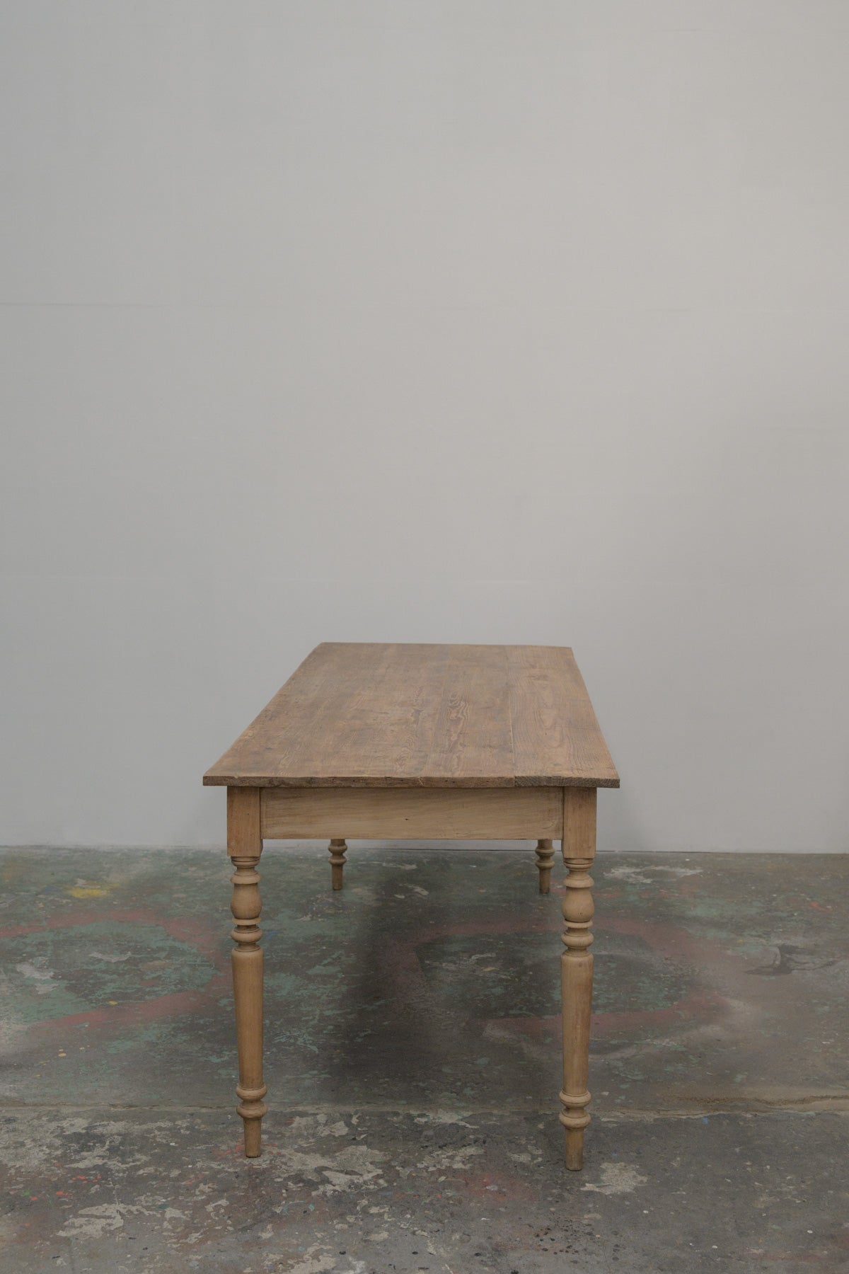 #0437 table