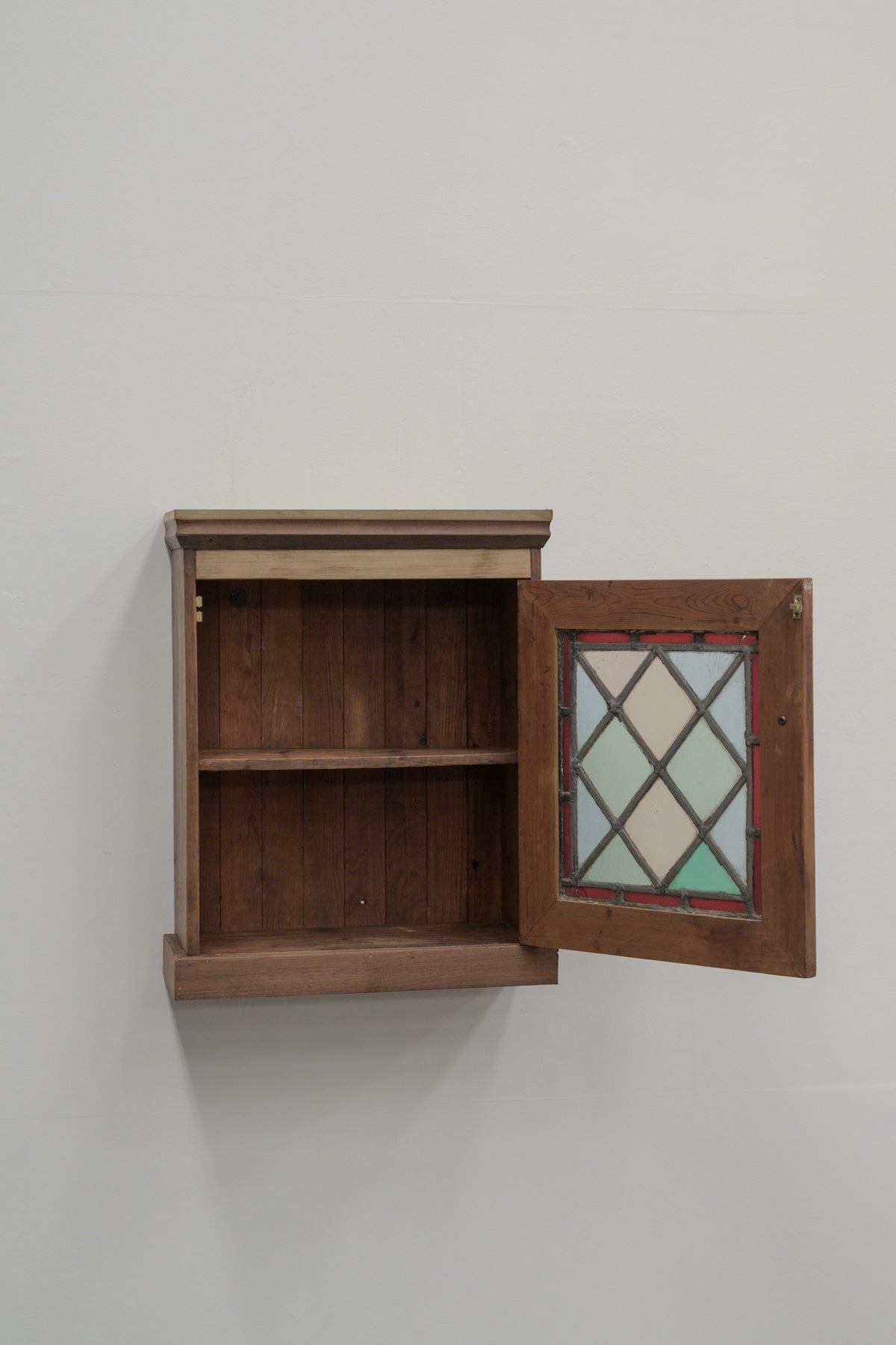 #0517 cabinet