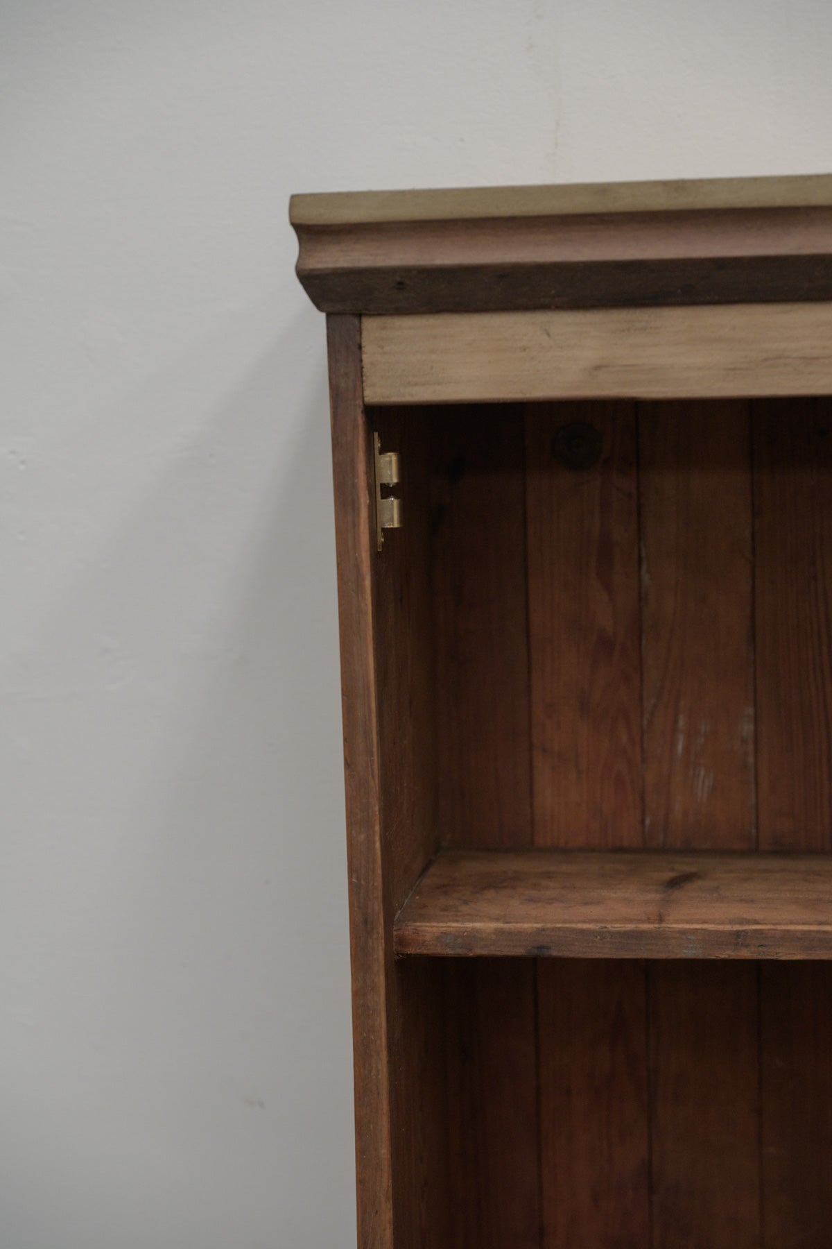 #0517 cabinet