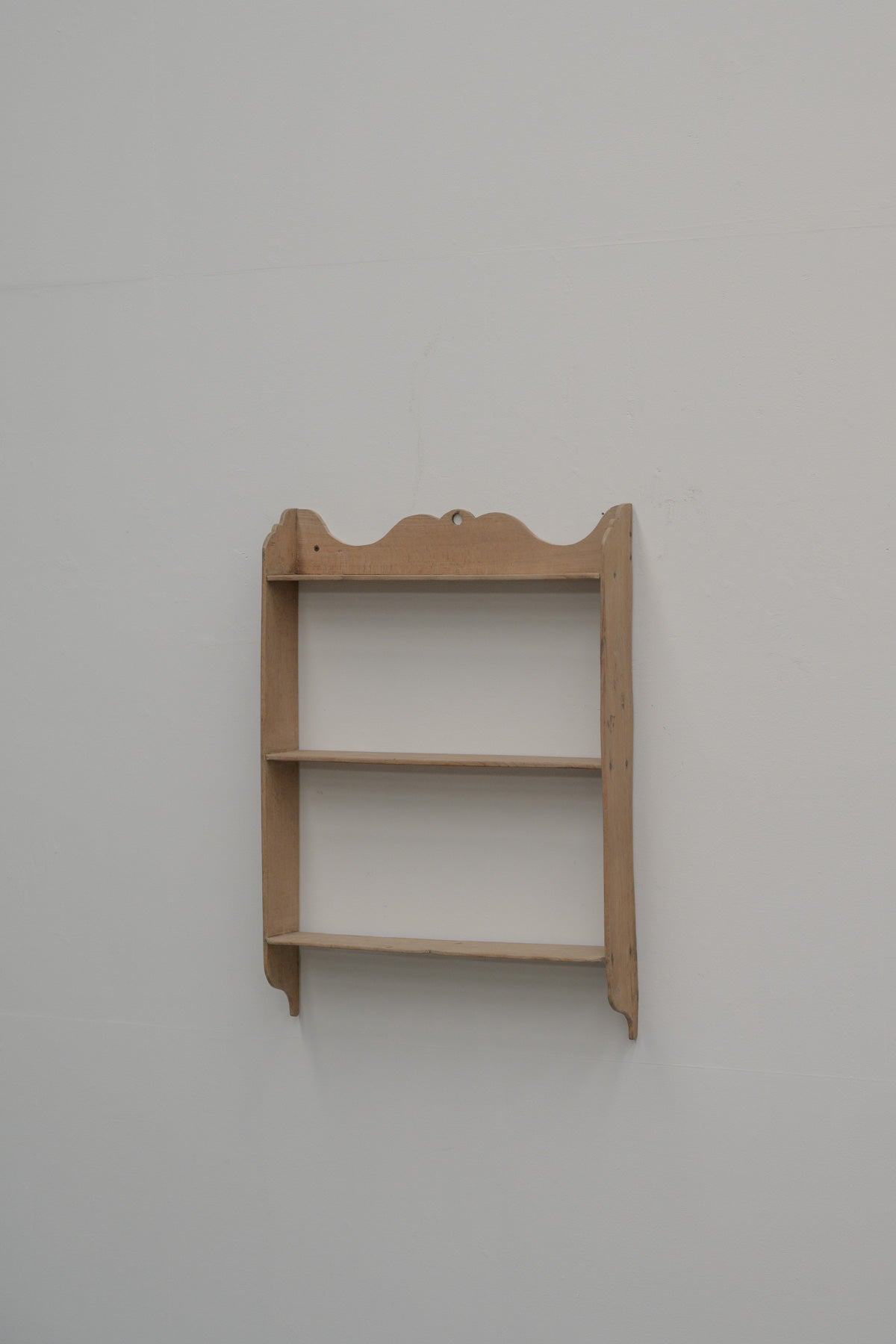 #0518 shelf