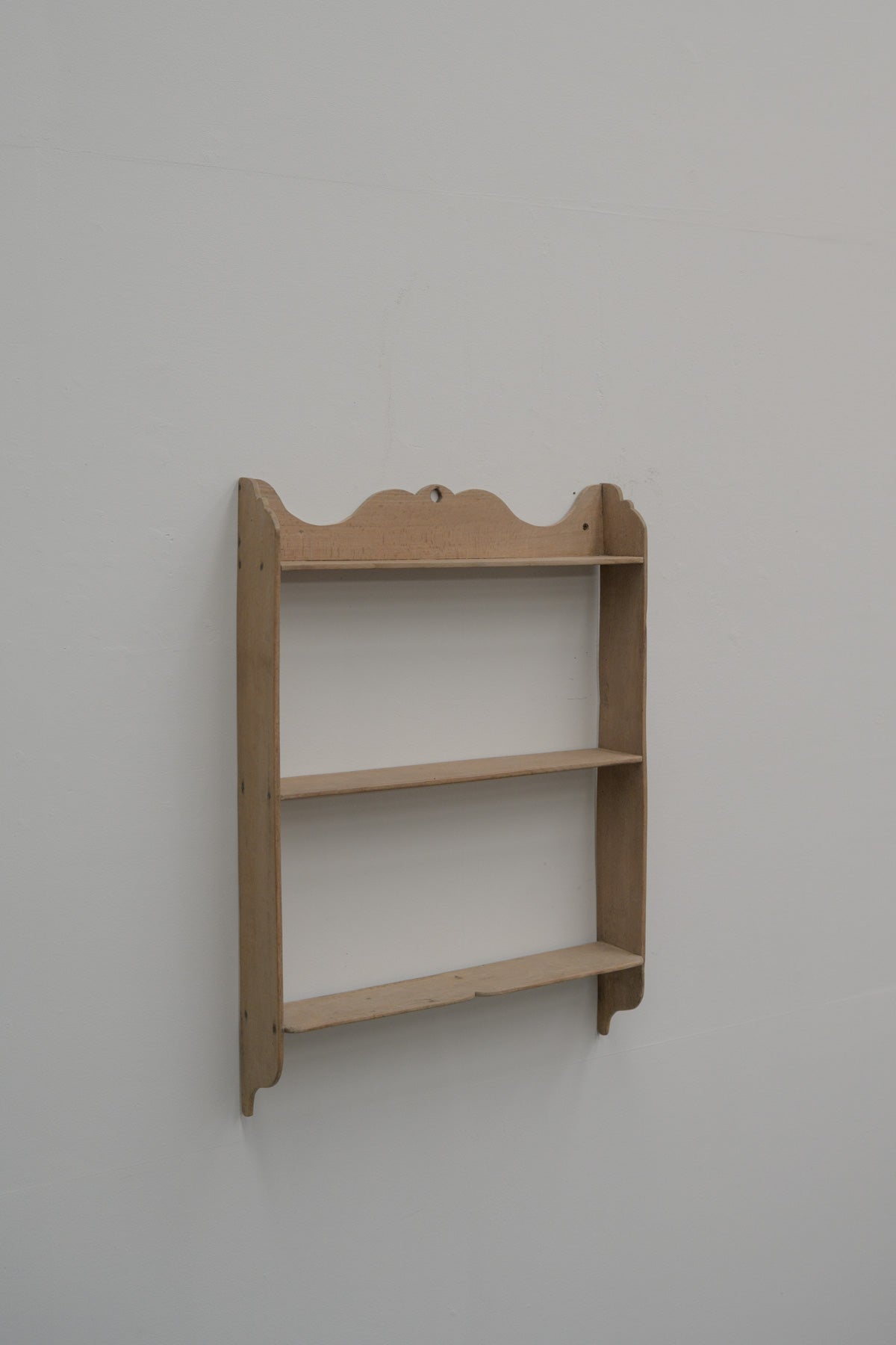 #0518 shelf