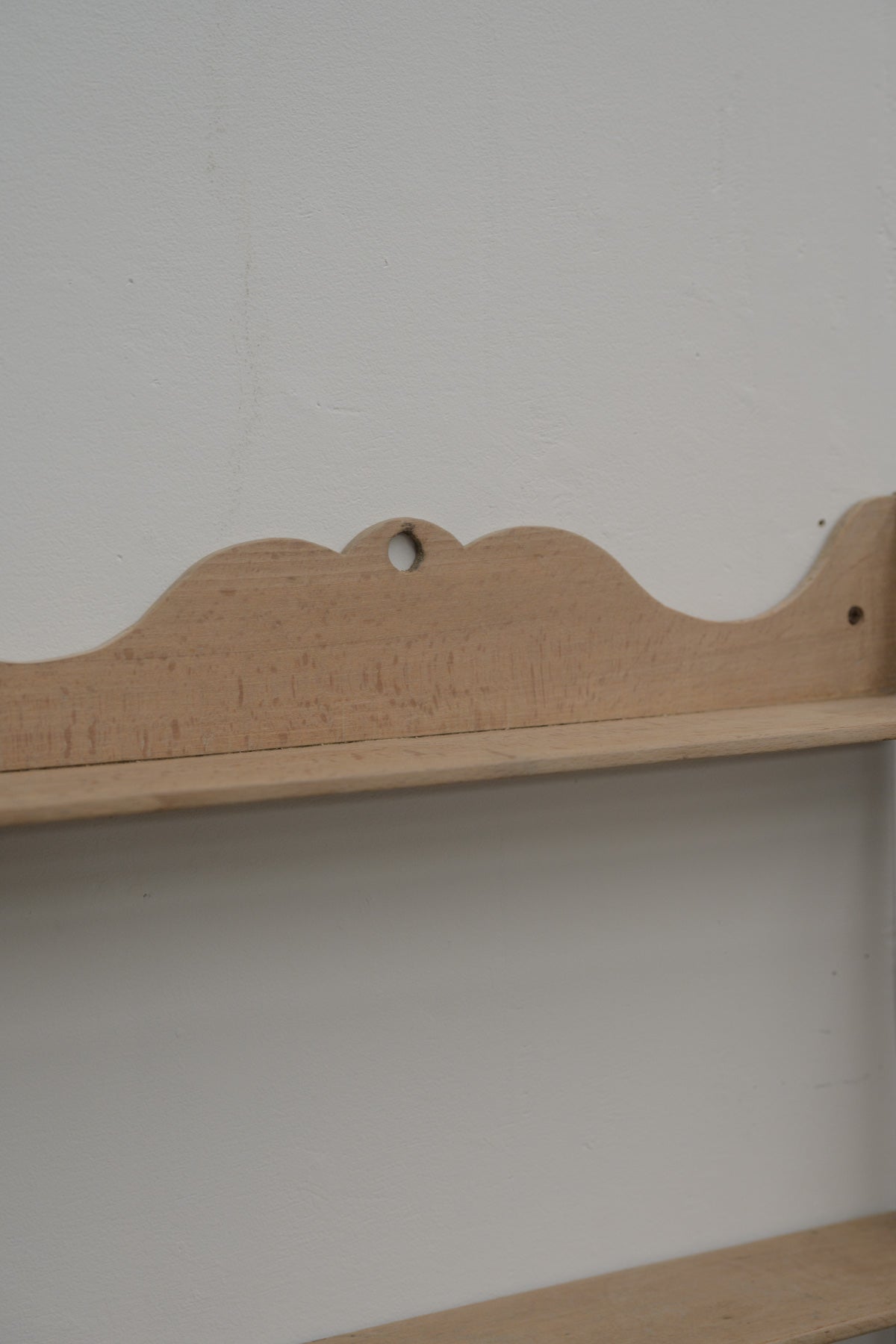 #0518 shelf