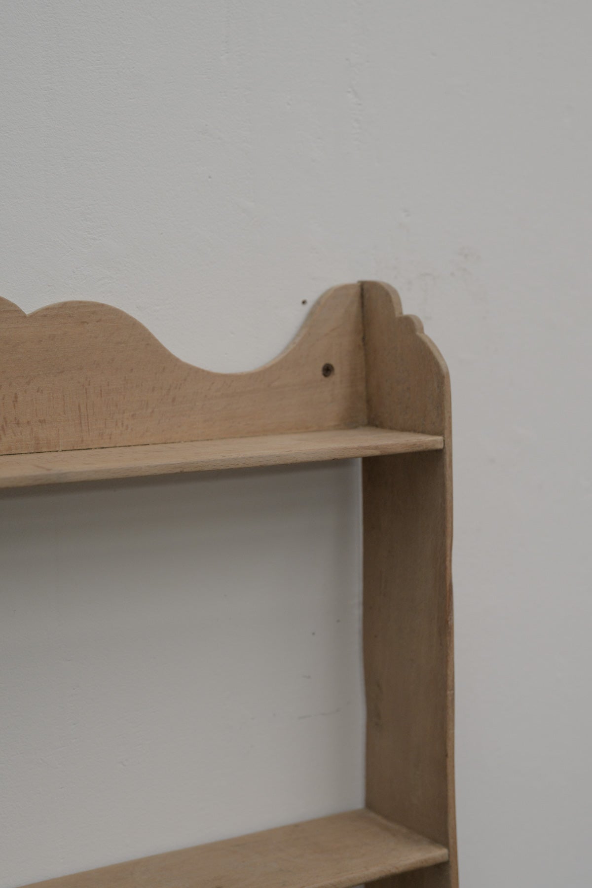 #0518 shelf