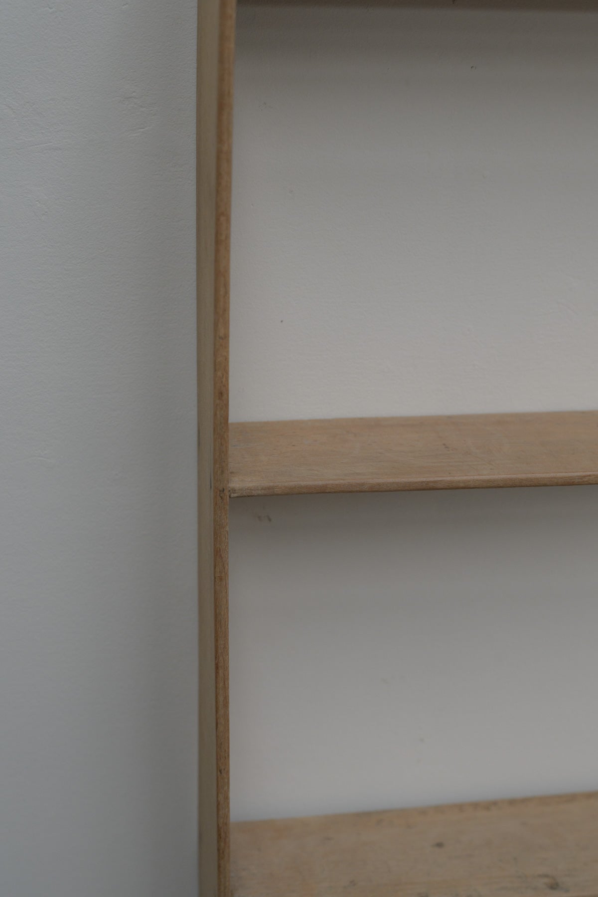 #0518 shelf
