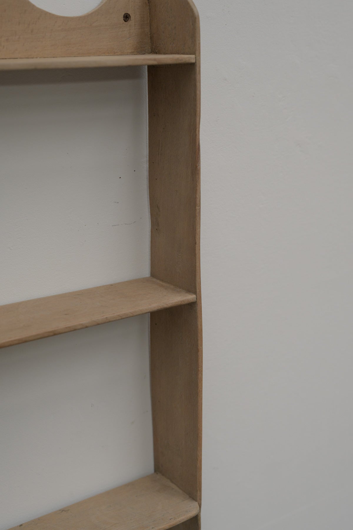 #0518 shelf