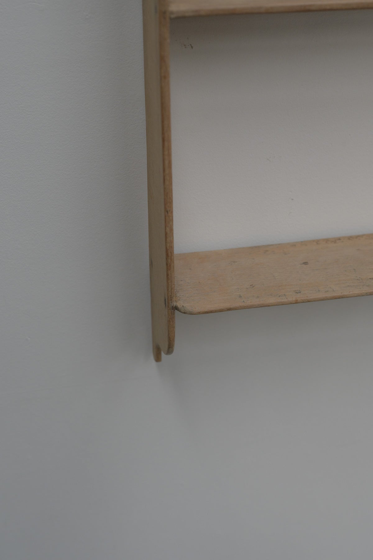#0518 shelf