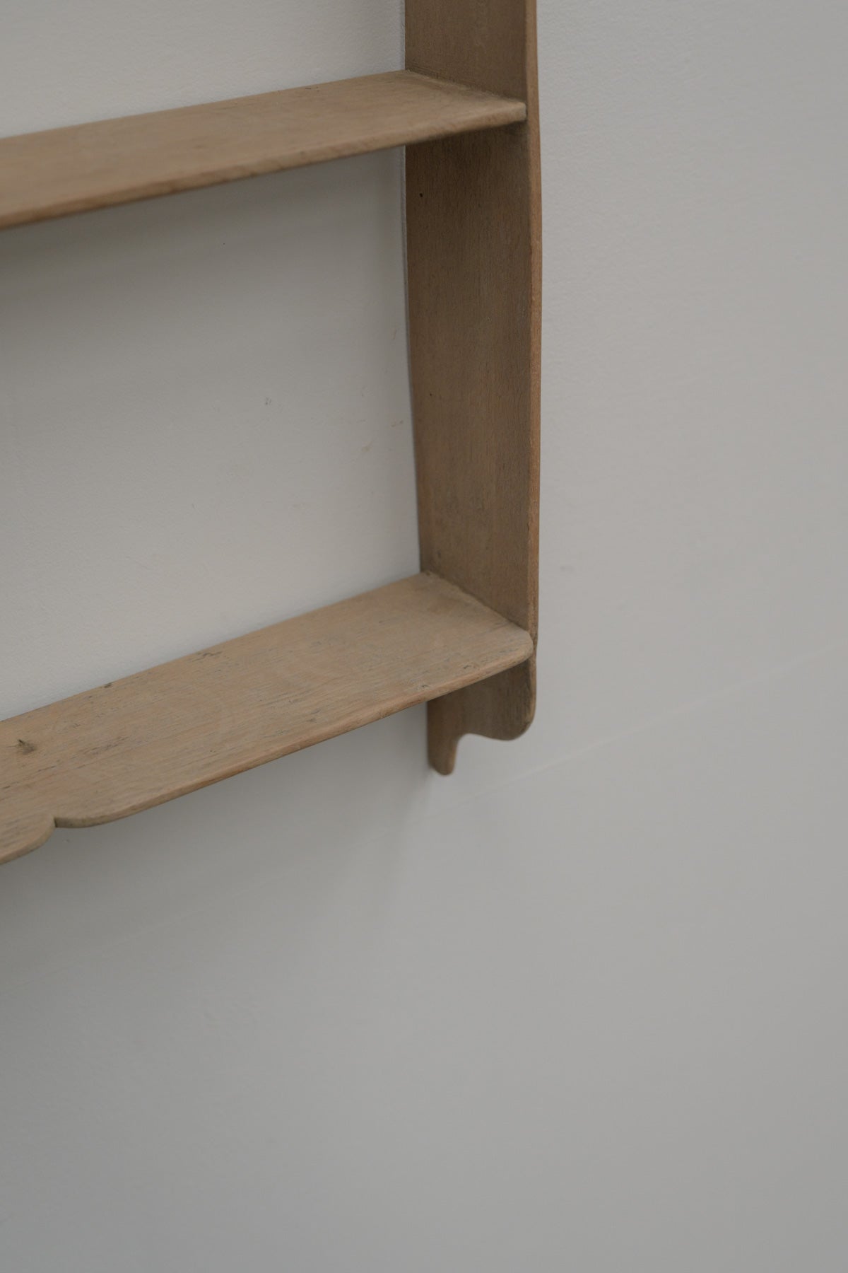 #0518 shelf