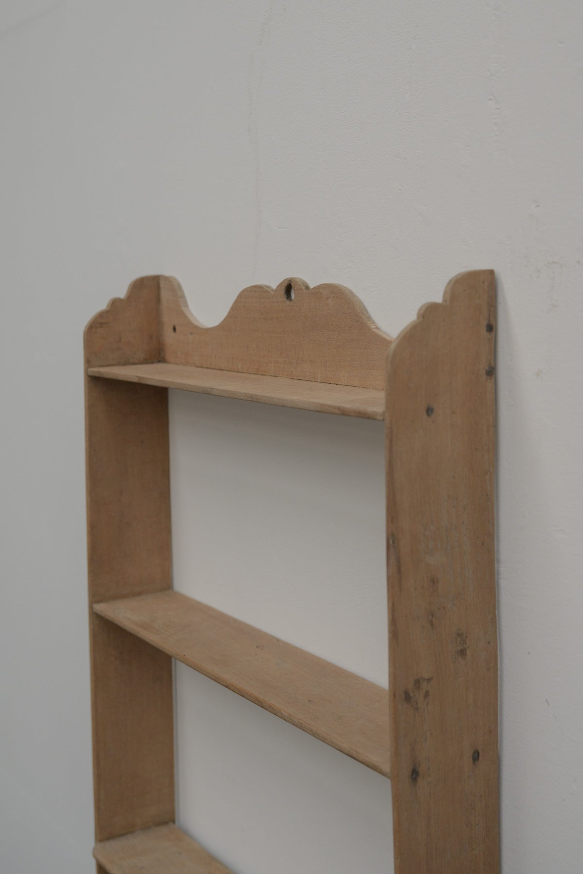 #0518 shelf