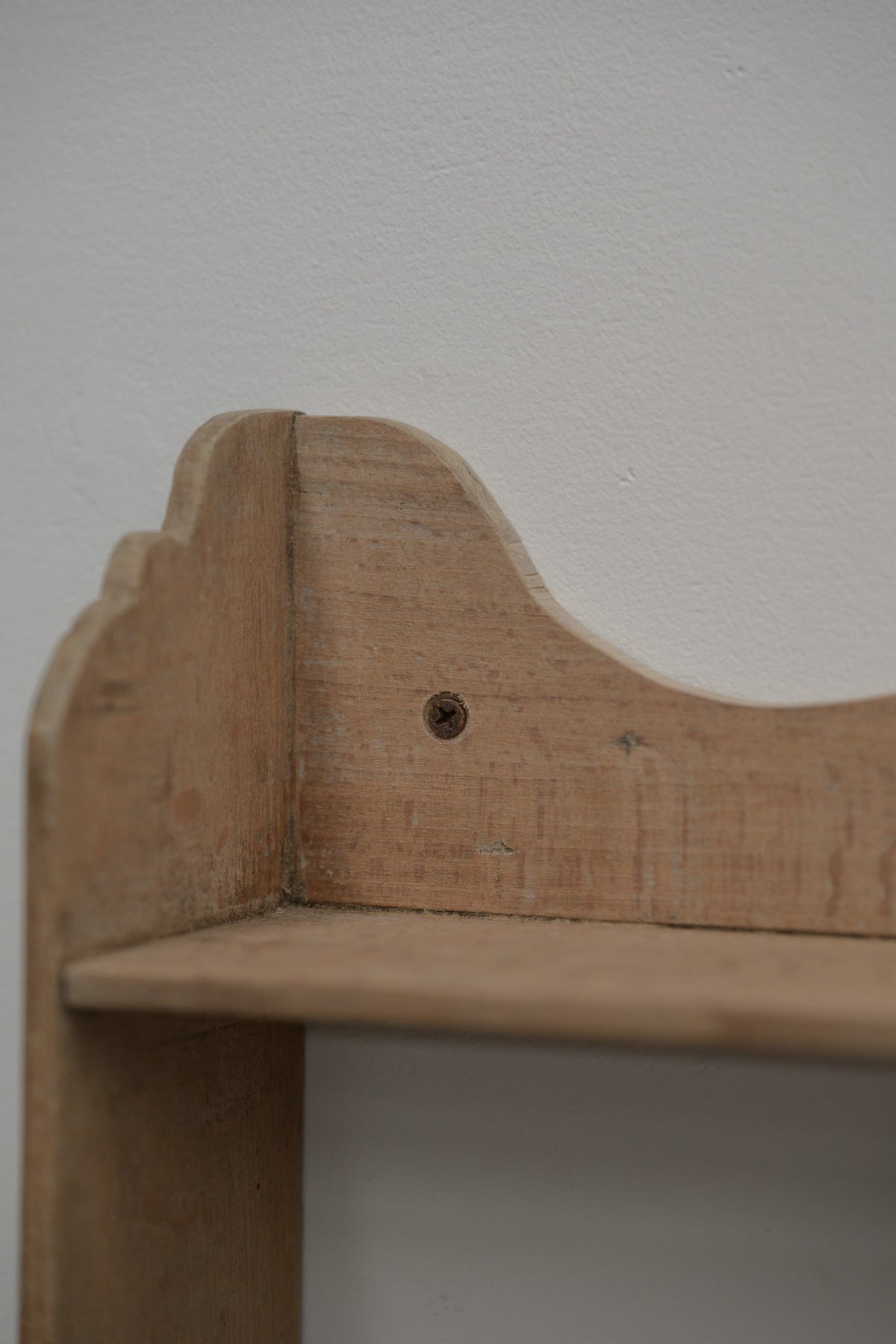 #0518 shelf