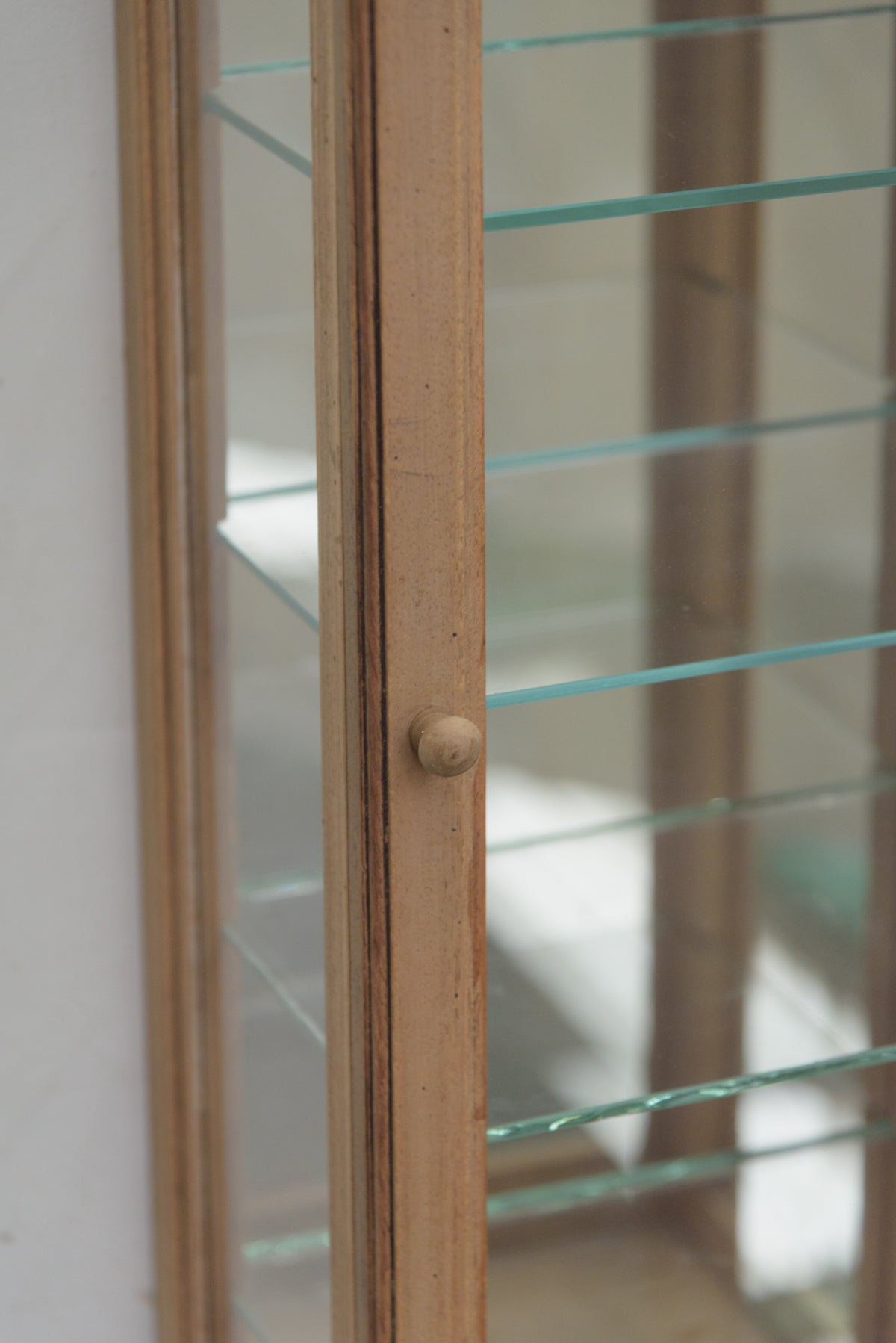 #9265 glass cabinet