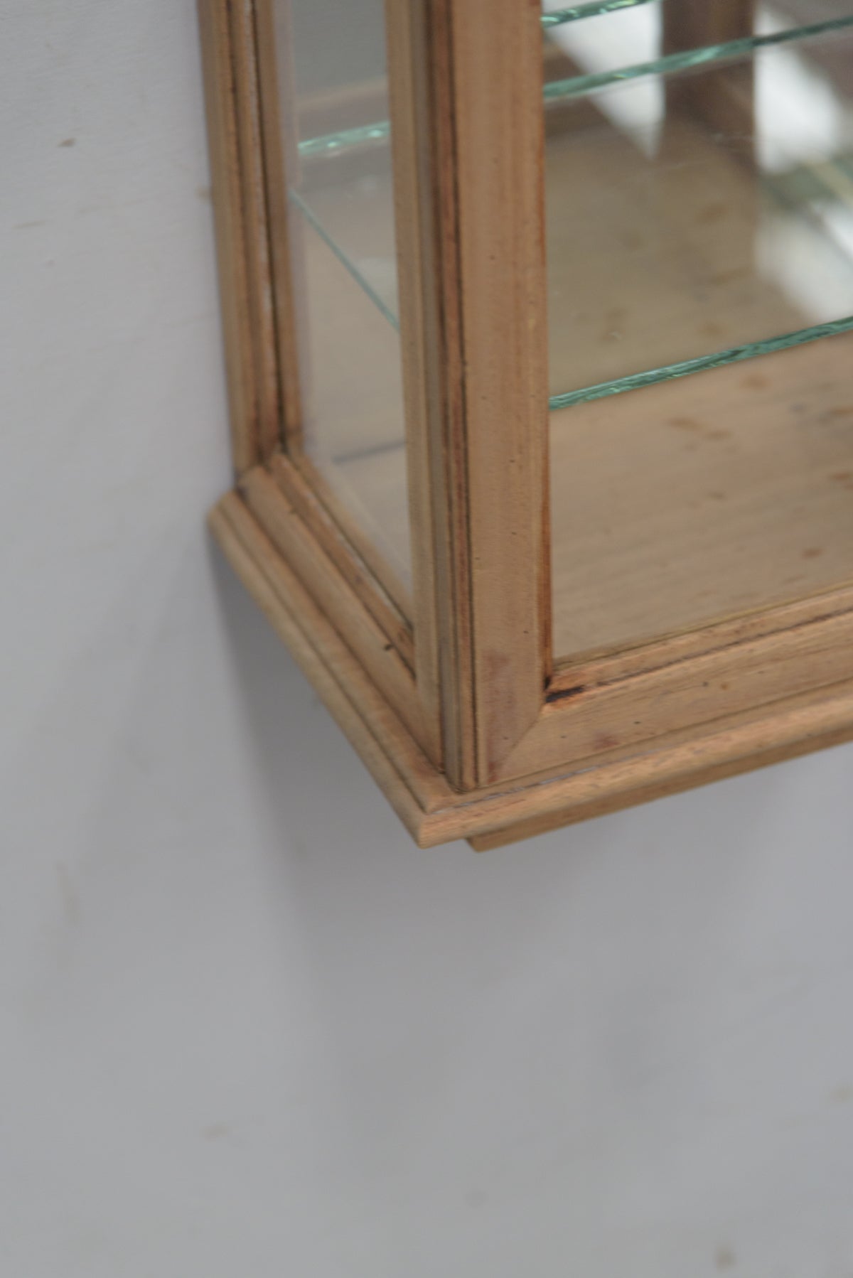 #9265 glass cabinet