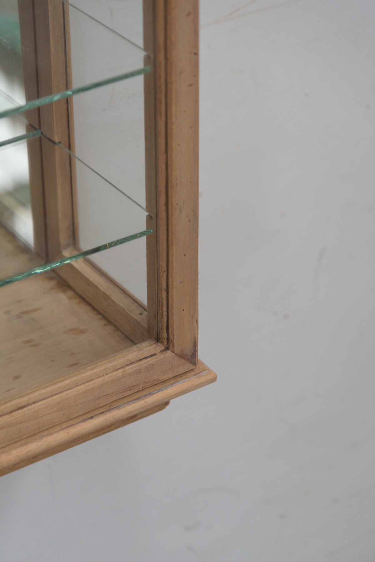 #9265 glass cabinet