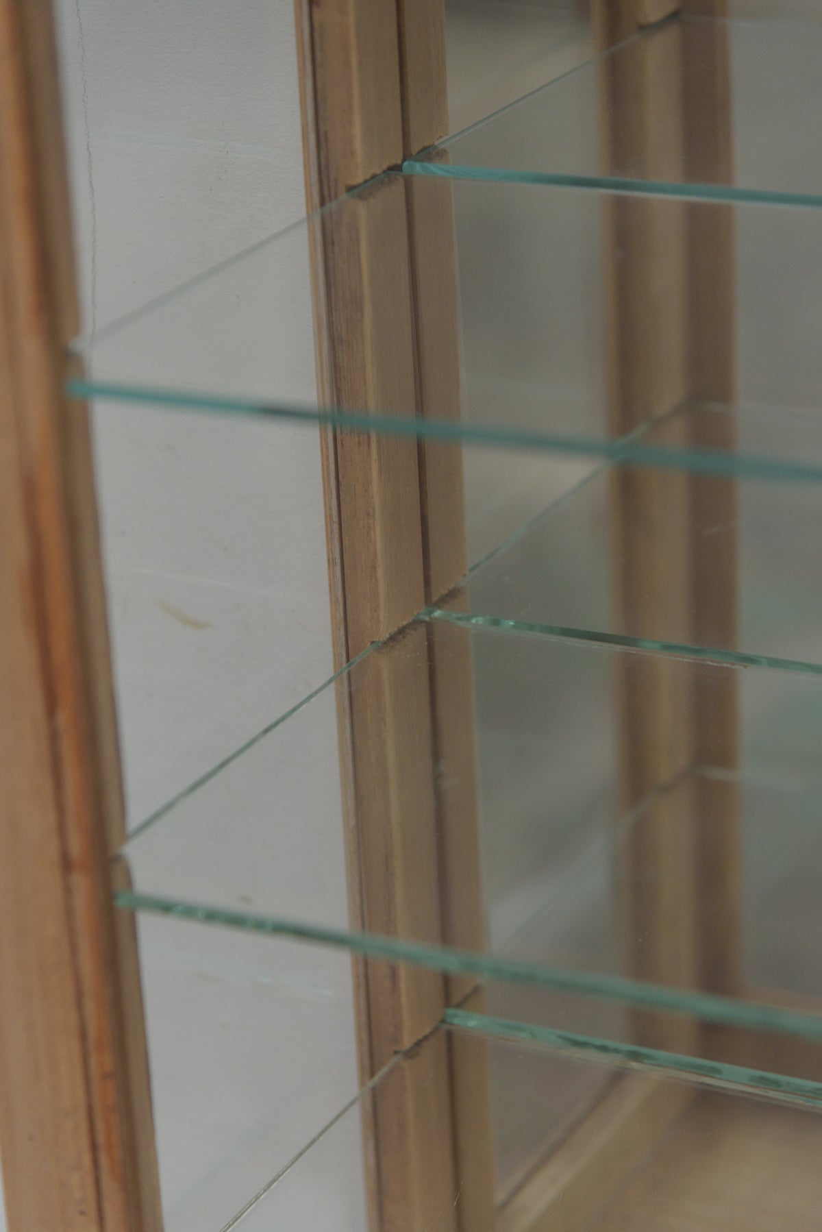 #9265 glass cabinet
