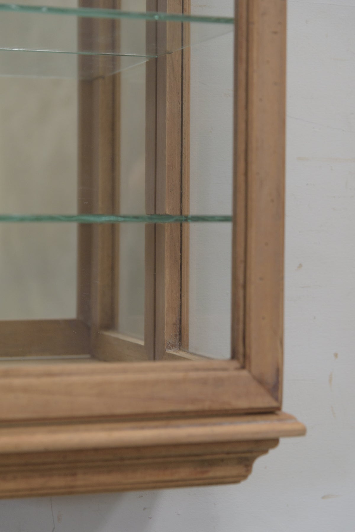 #9265 glass cabinet