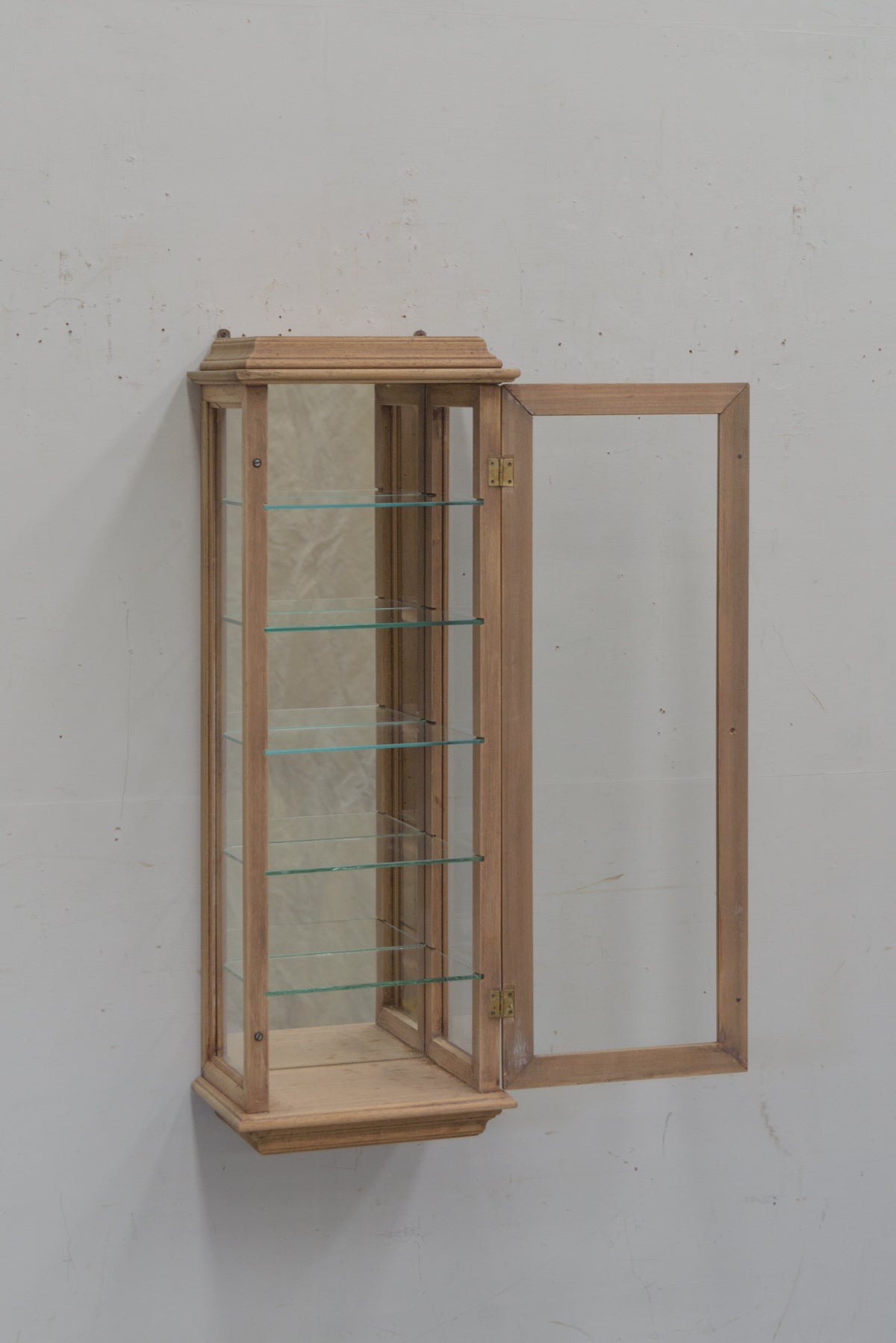 #9265 glass cabinet