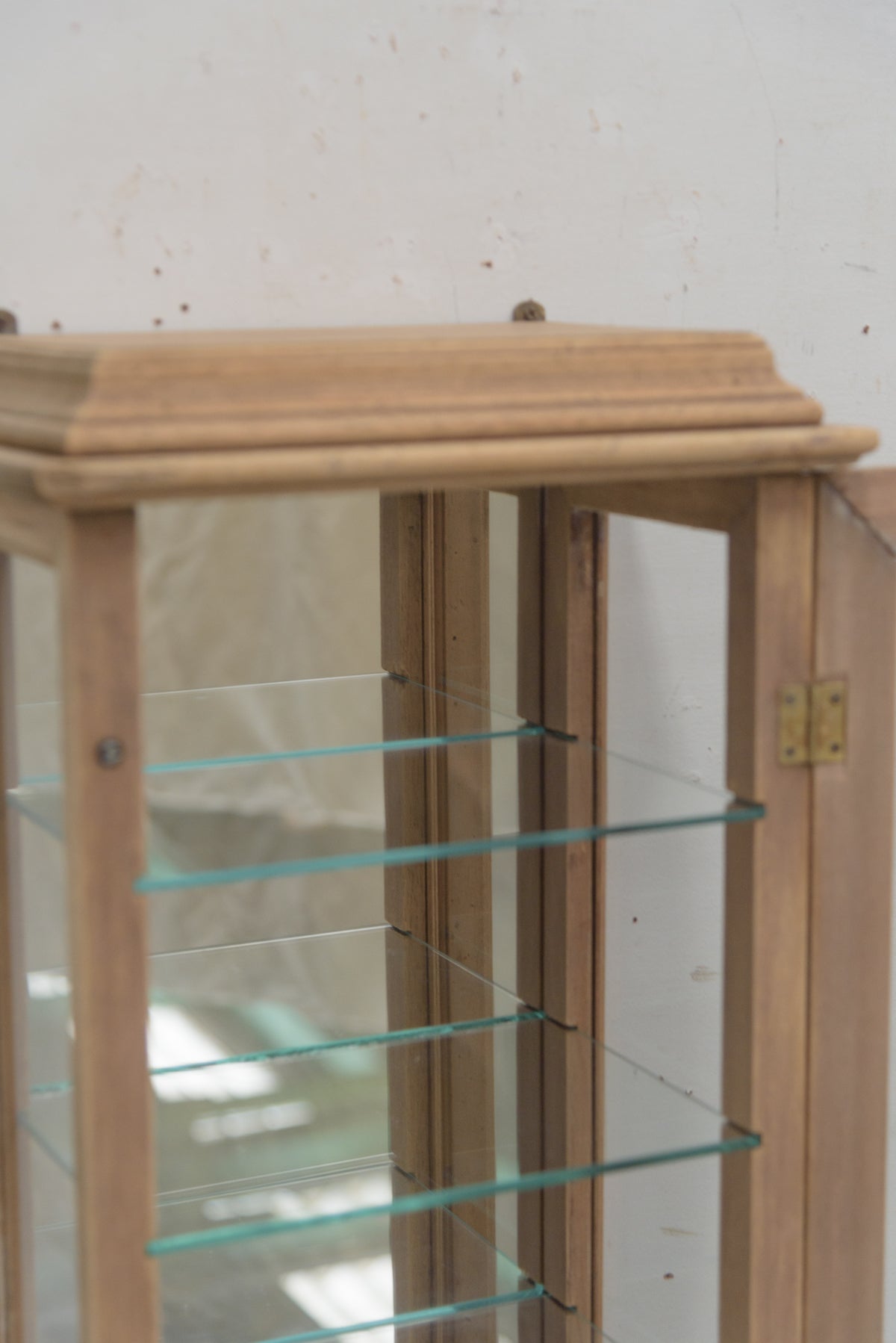 #9265 glass cabinet