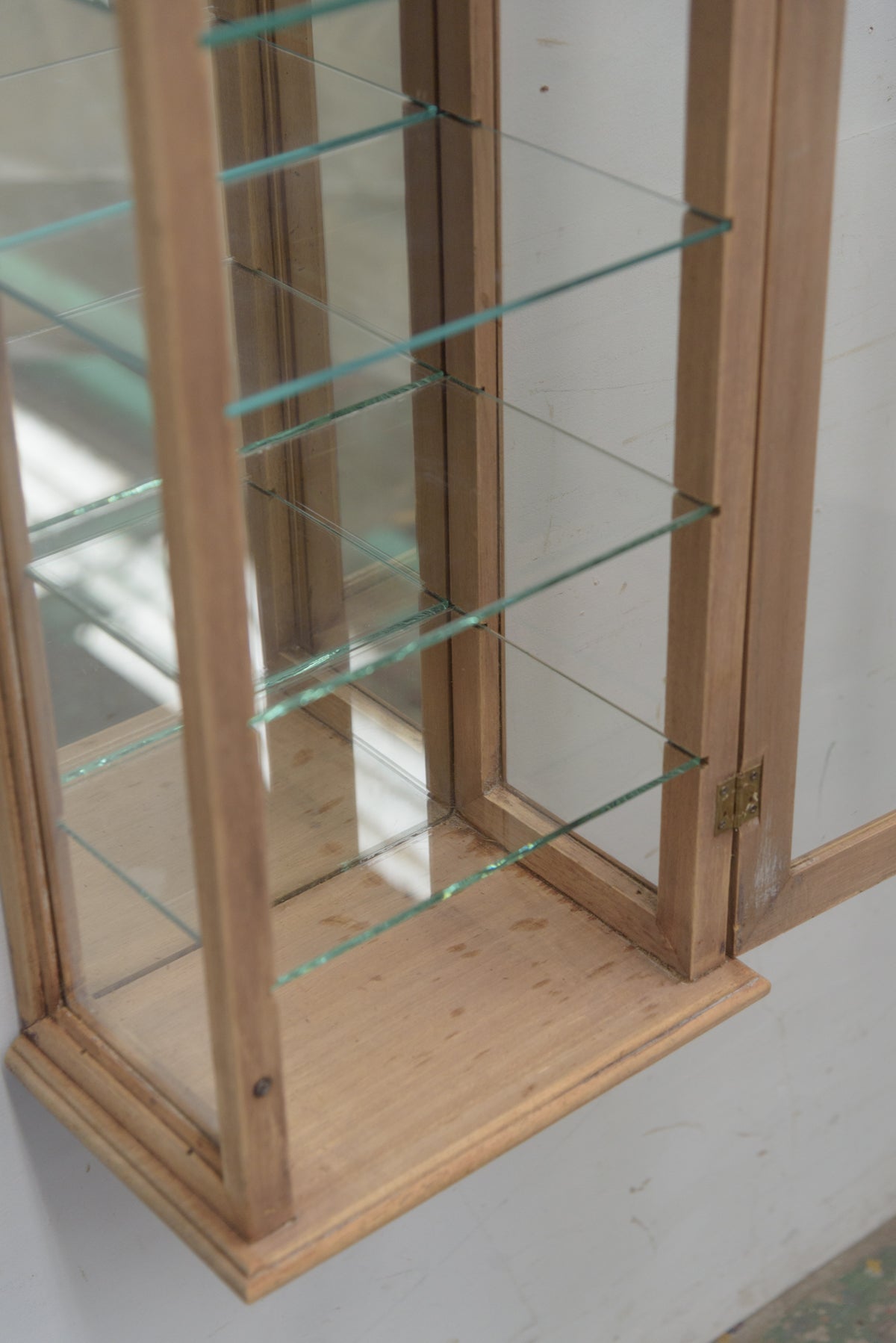#9265 glass cabinet