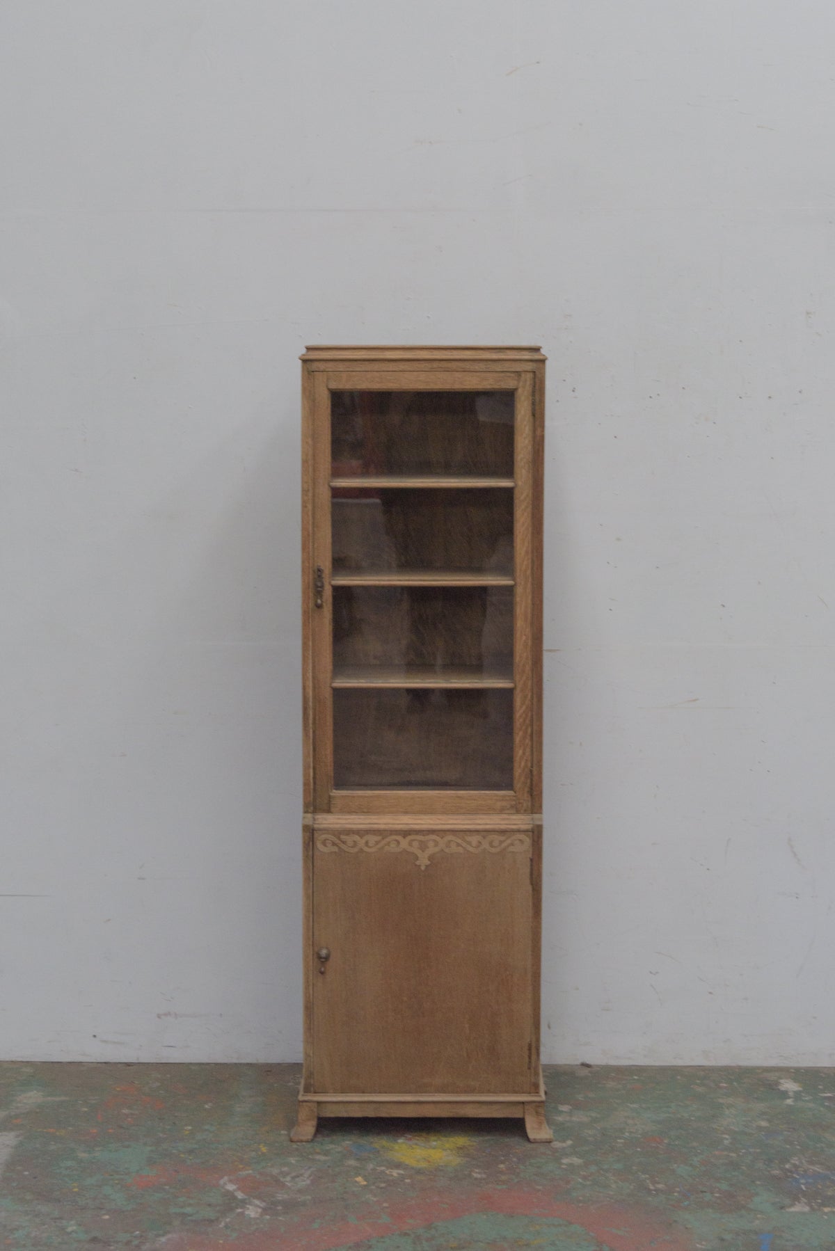 #9293 glass cabinet