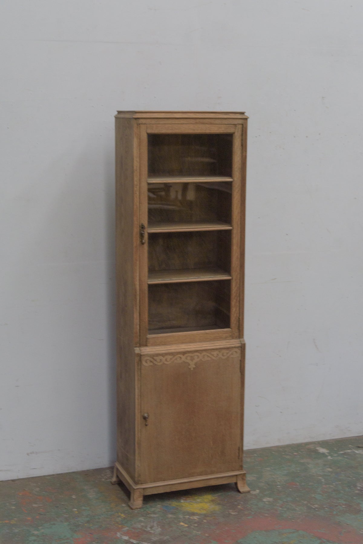 #9293 glass cabinet