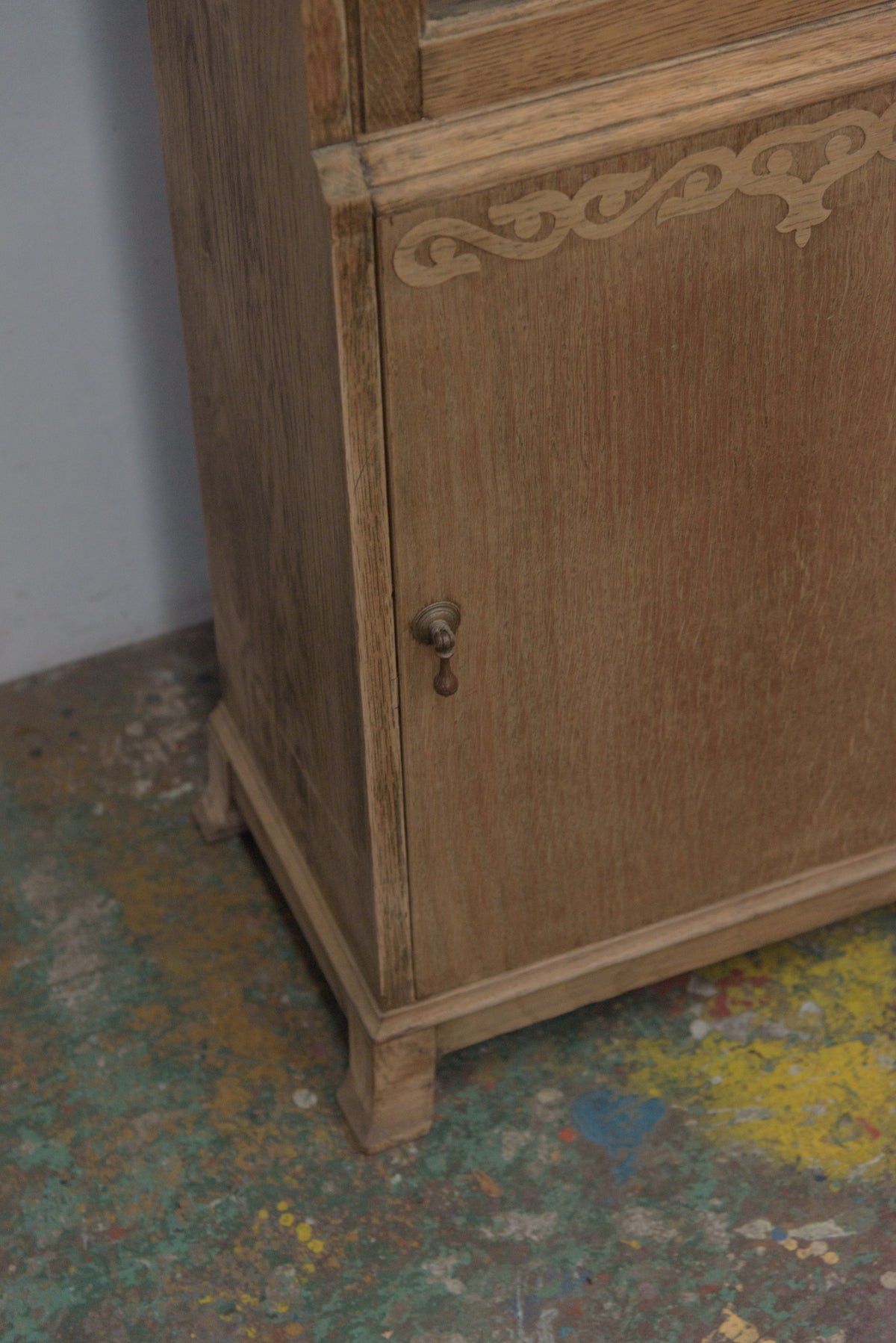 #9293 glass cabinet