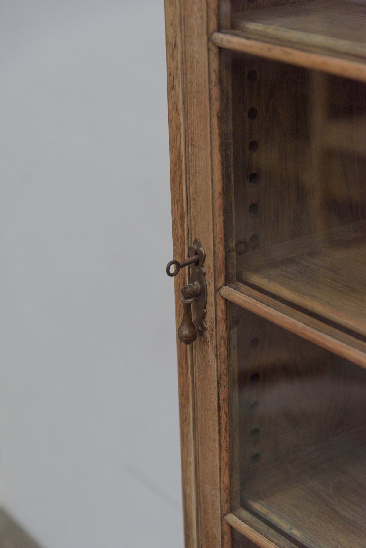 #9293 glass cabinet