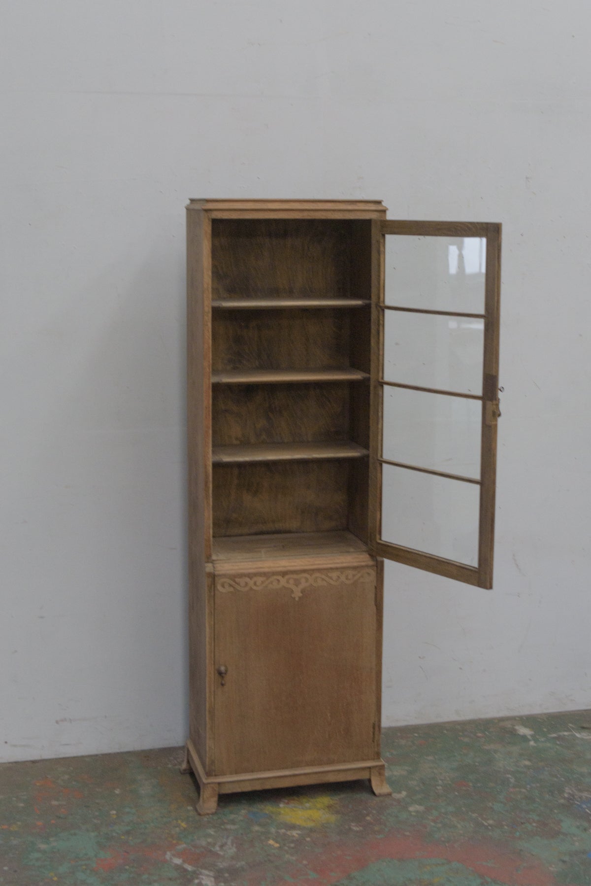 #9293 glass cabinet