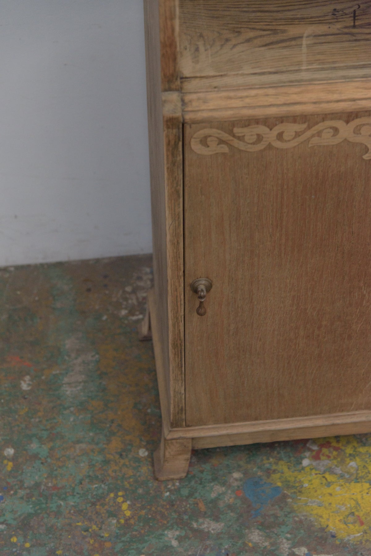 #9293 glass cabinet