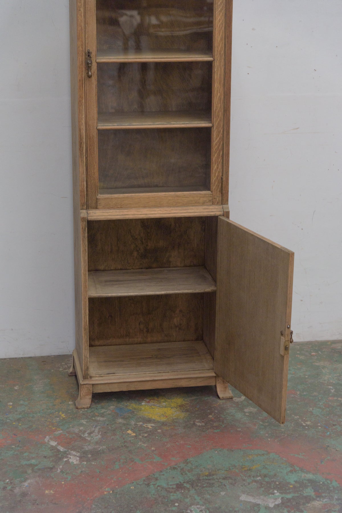 #9293 glass cabinet