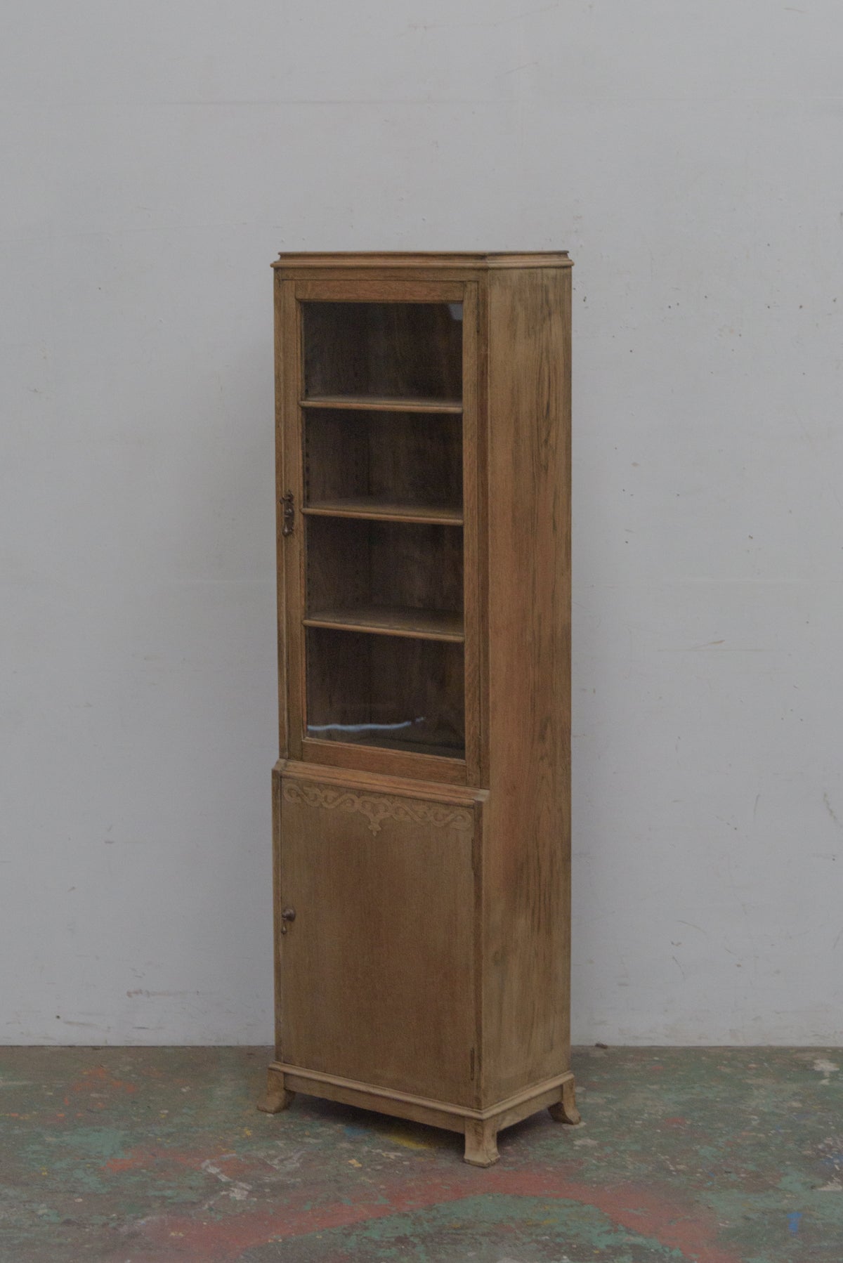 #9293 glass cabinet