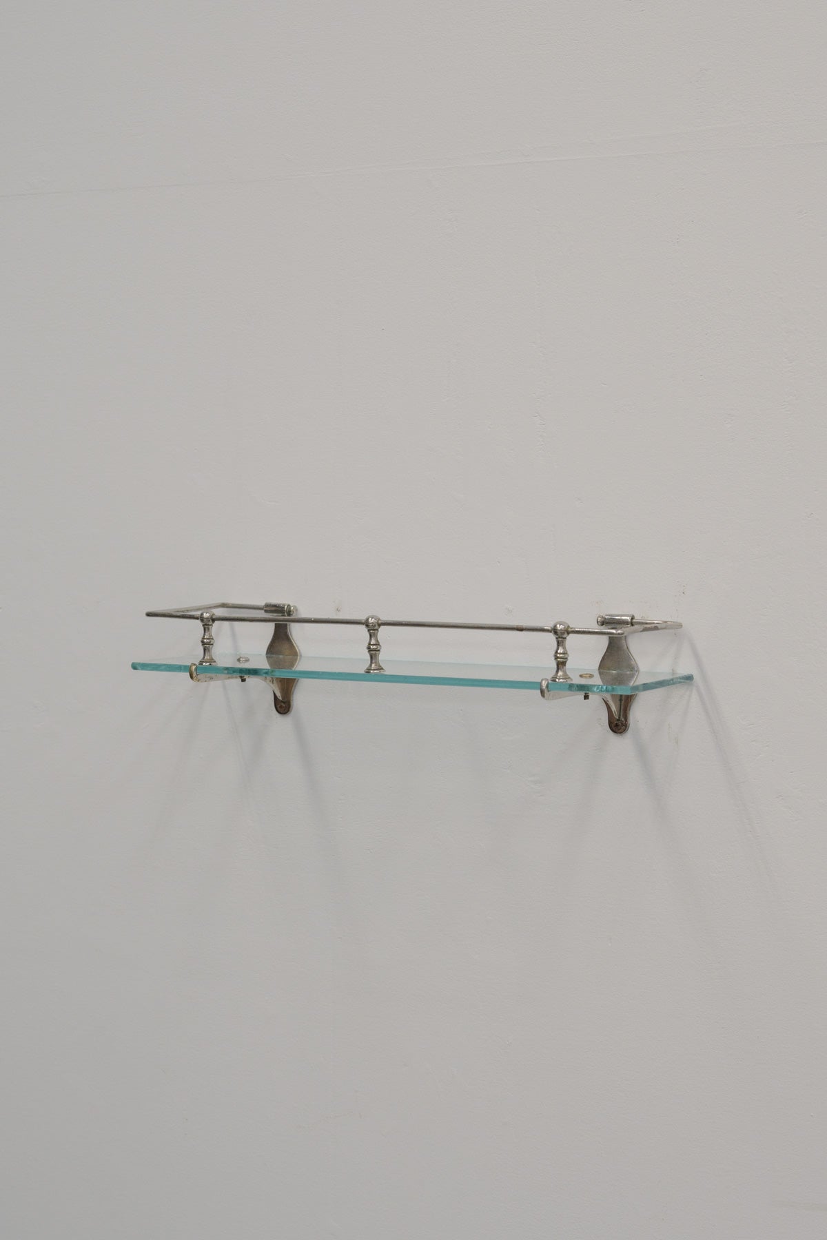 #0533 shelf