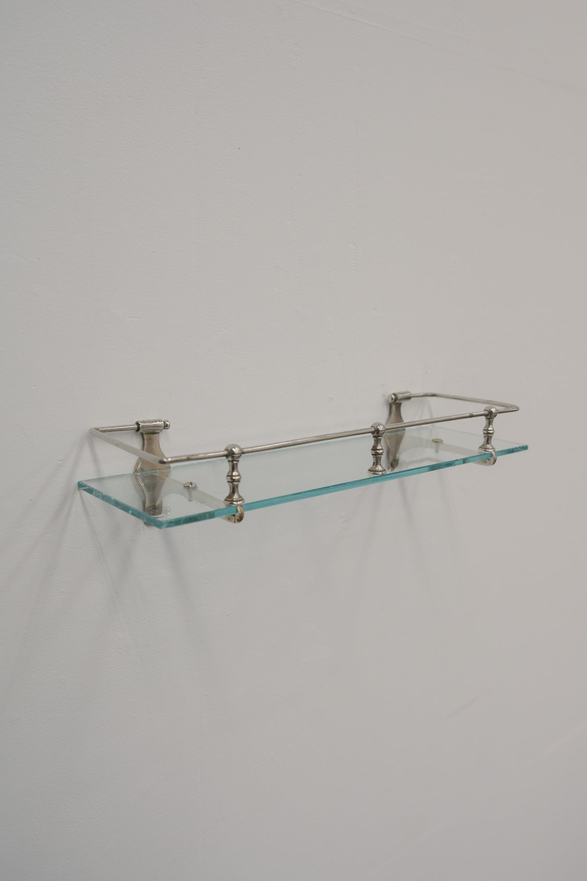 #0533 shelf