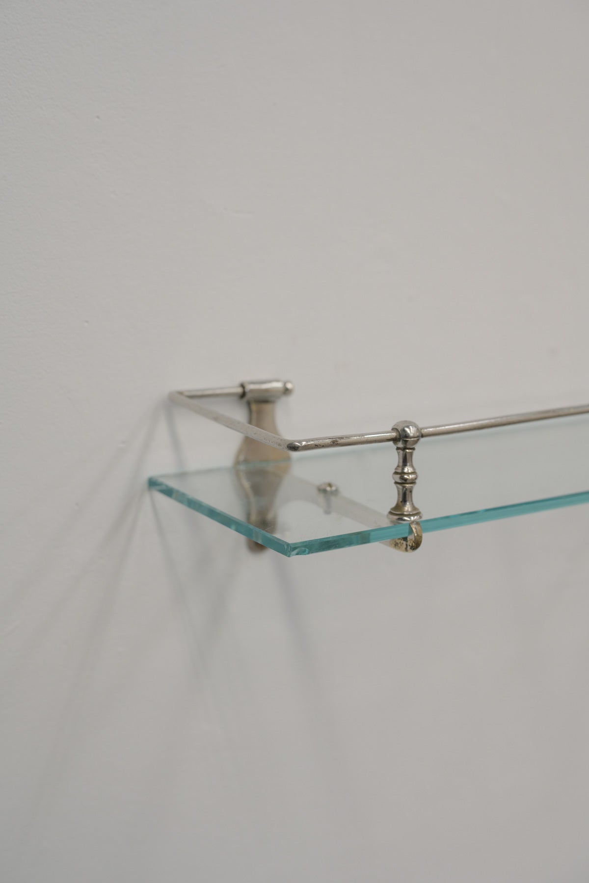 #0533 shelf