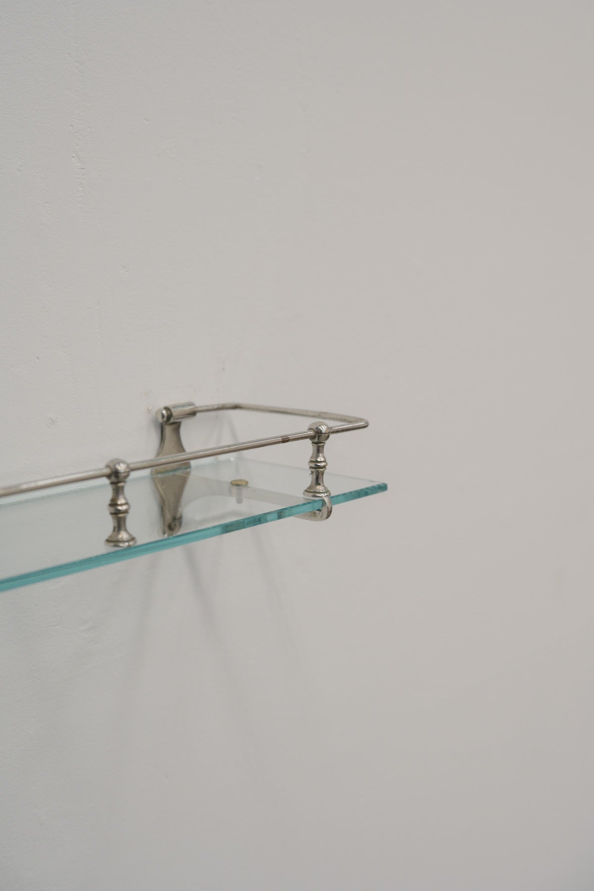 #0533 shelf