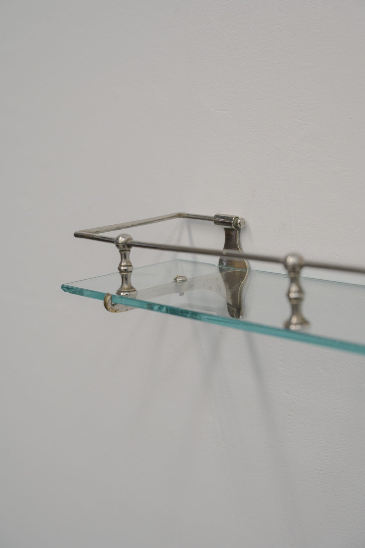 #0533 shelf