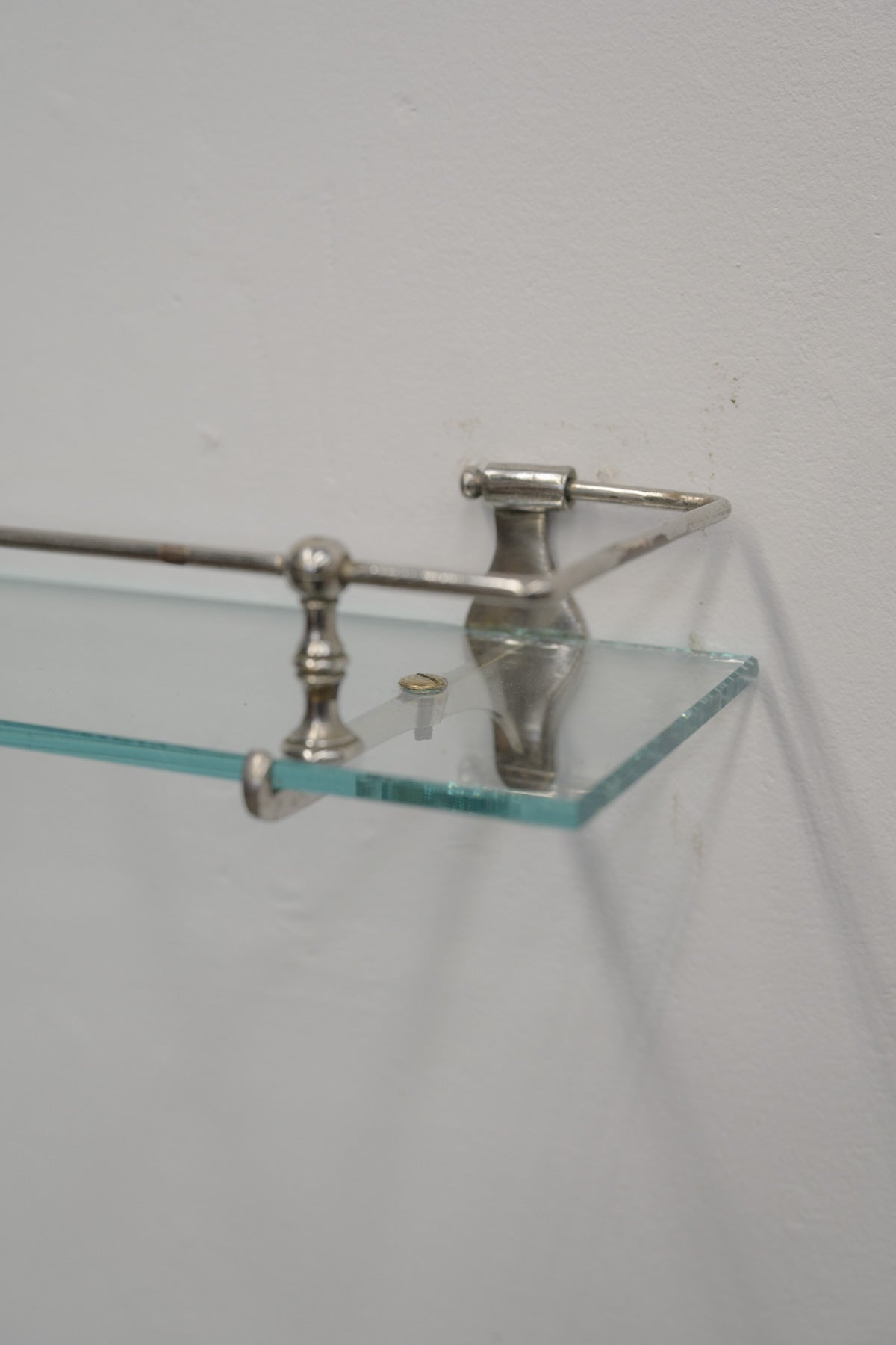 #0533 shelf