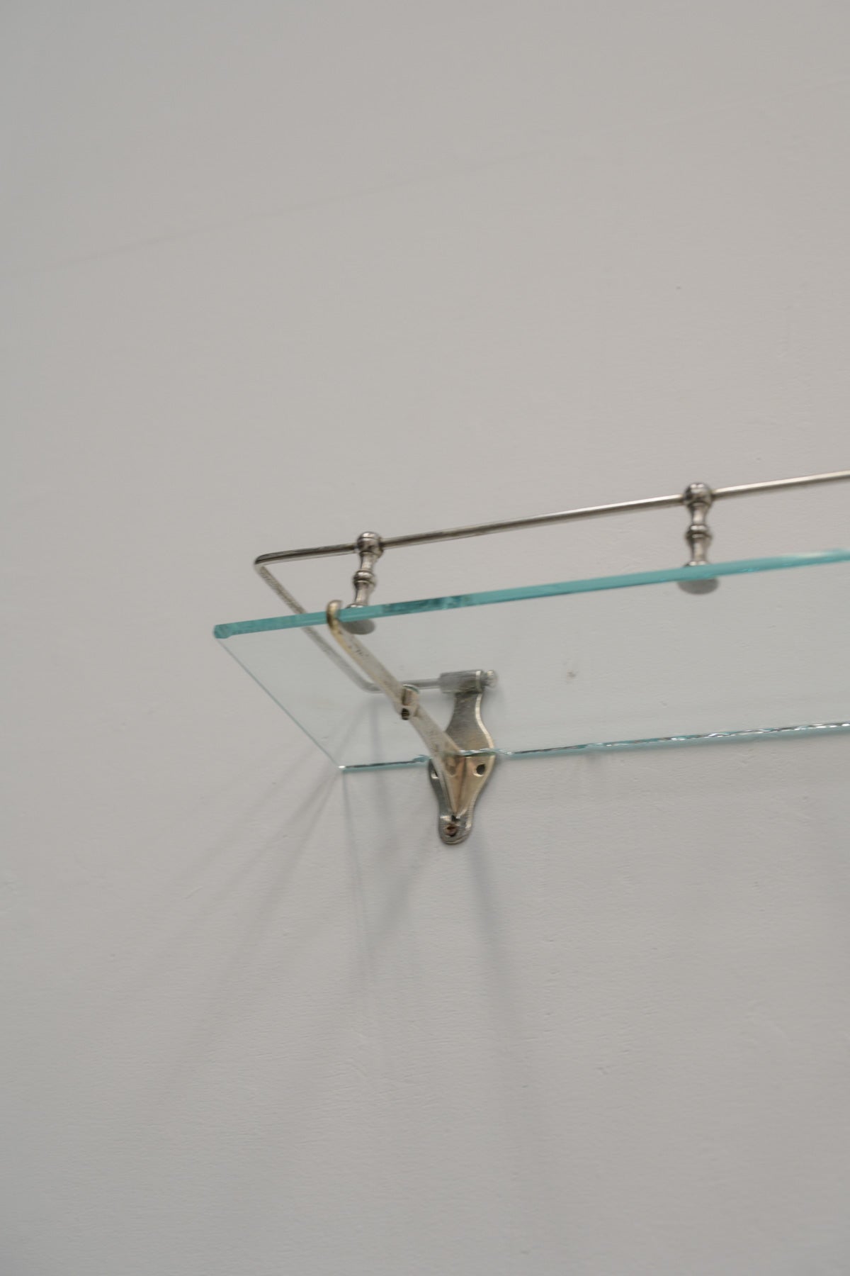 #0533 shelf